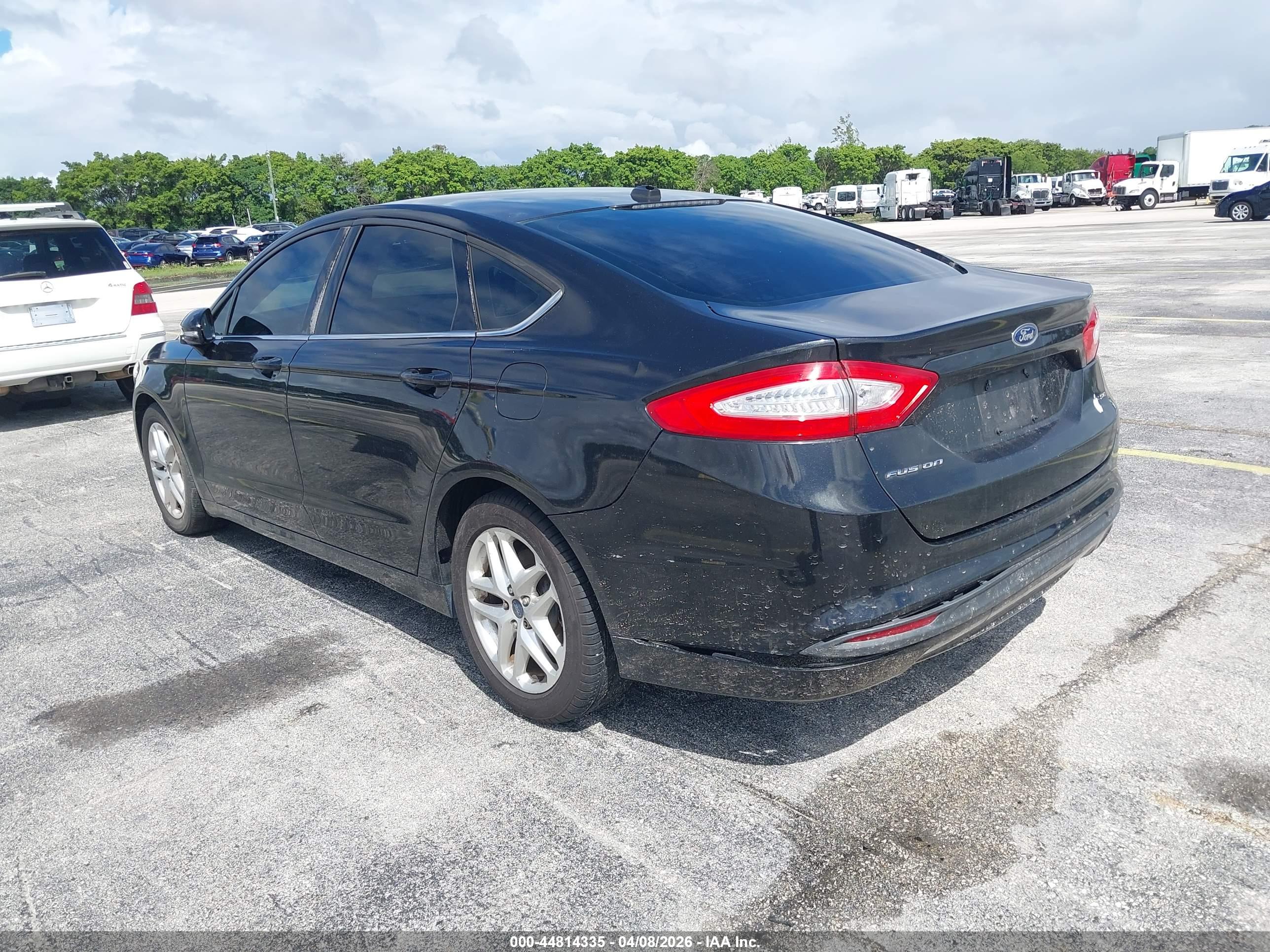 FORD FUSION image 6