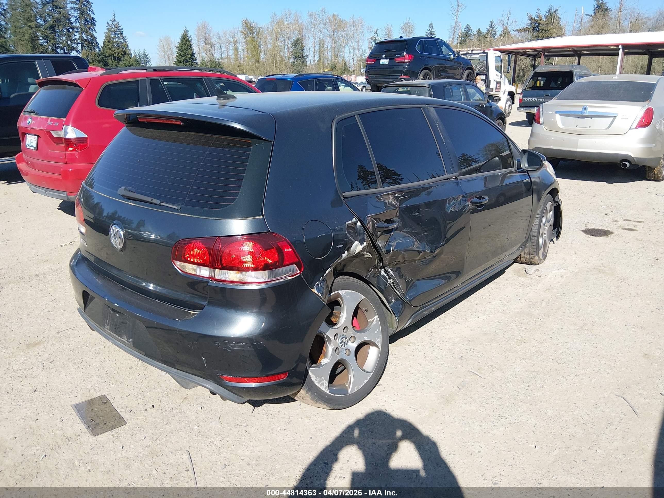 VOLKSWAGEN GTI image 4
