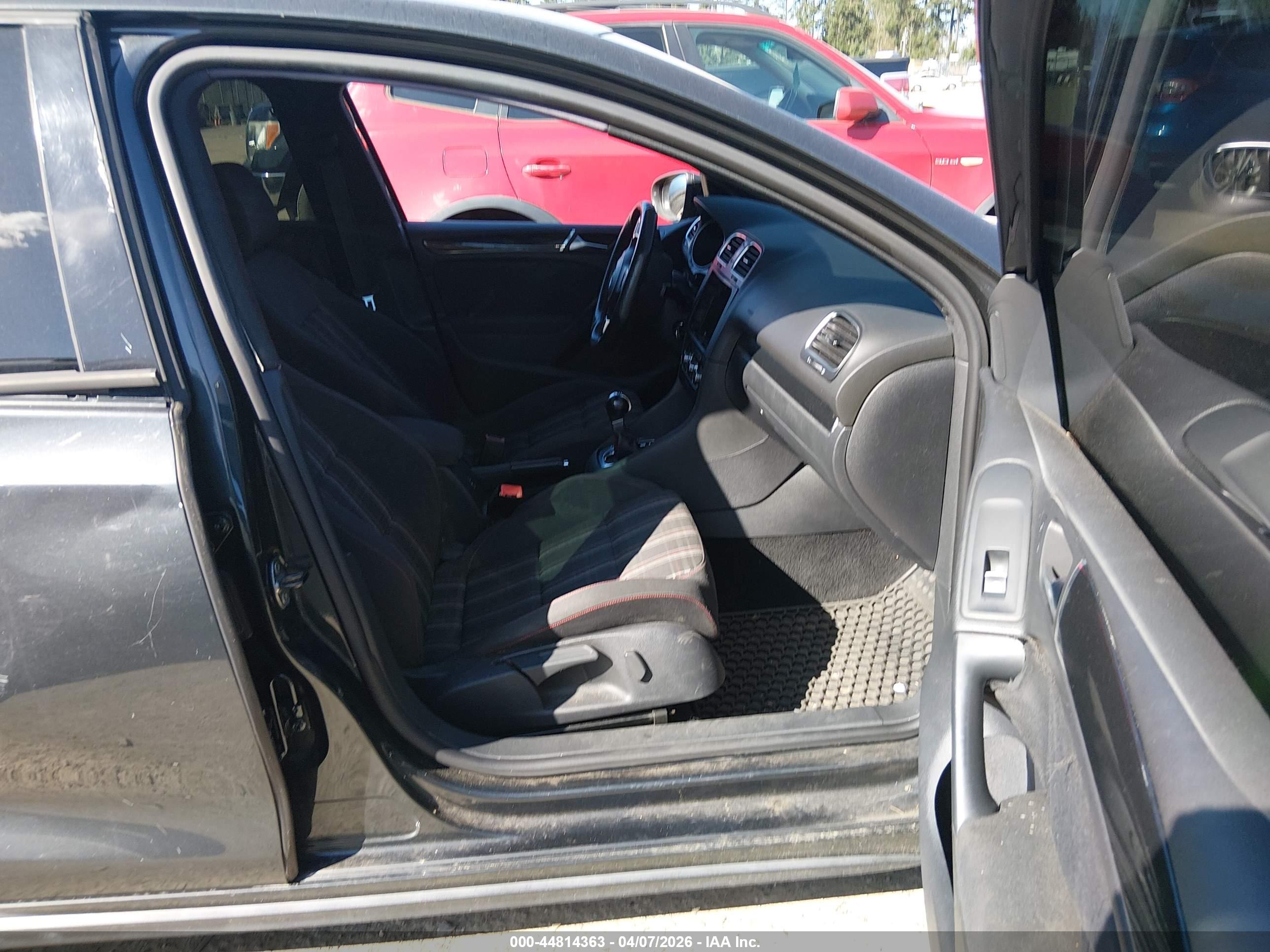 VOLKSWAGEN GTI image 5