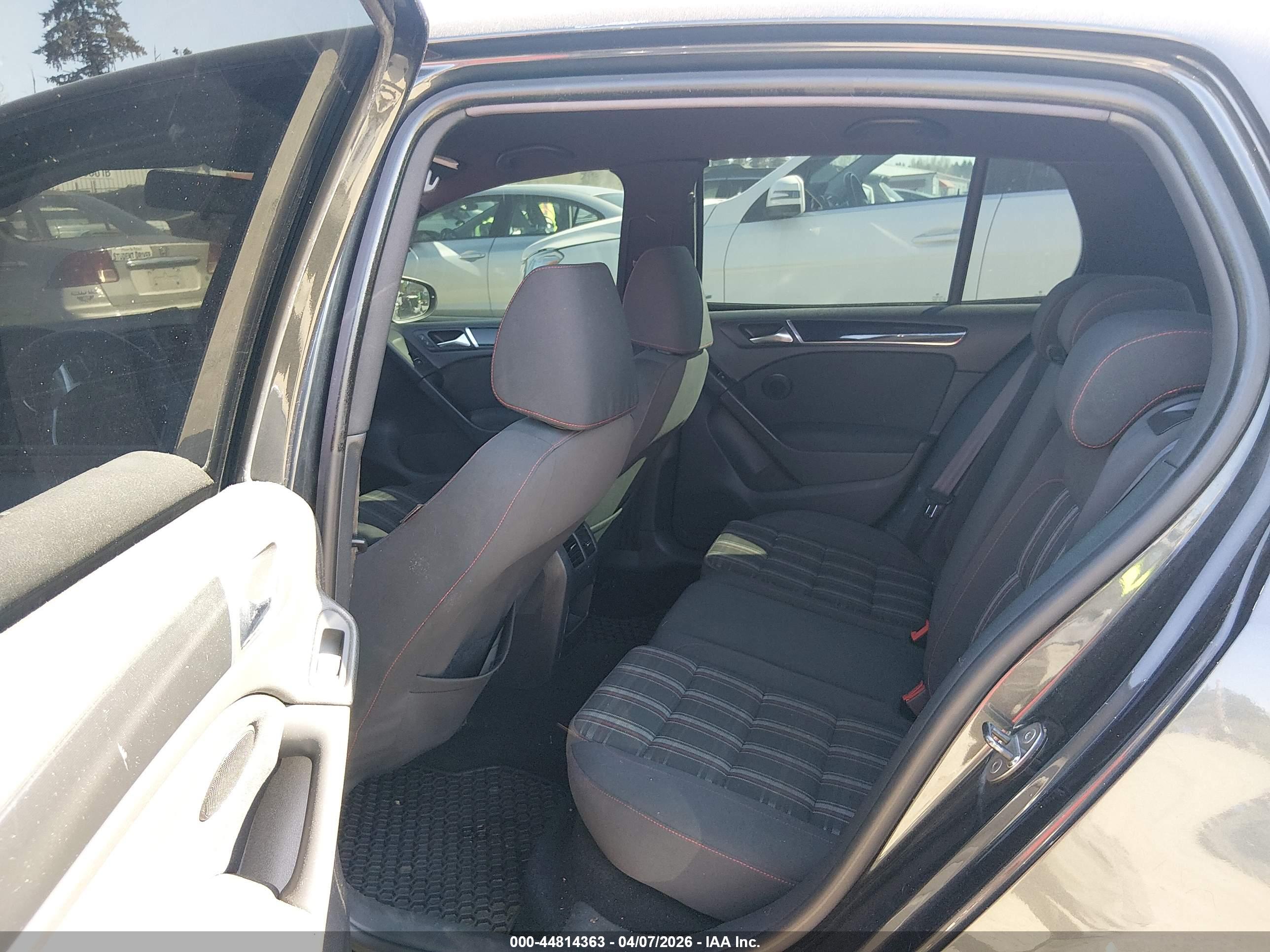 VOLKSWAGEN GTI image 8