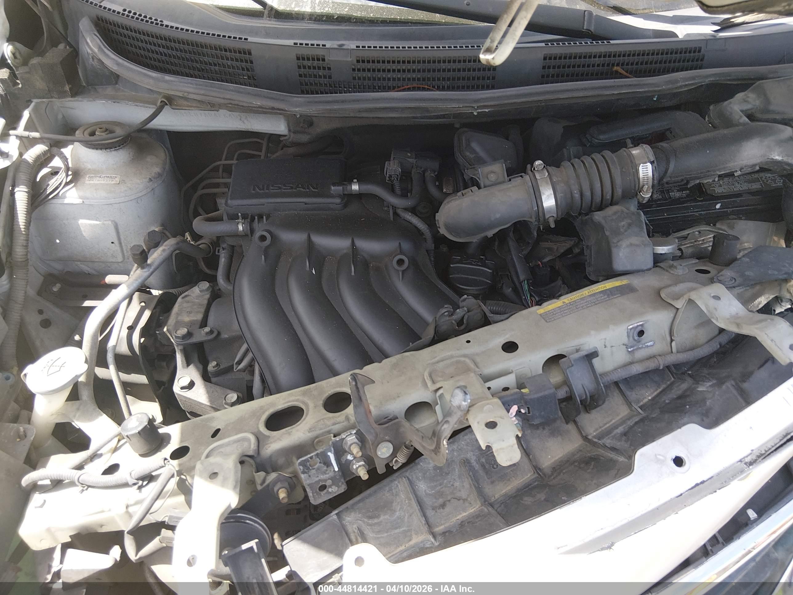 NISSAN VERSA image 10