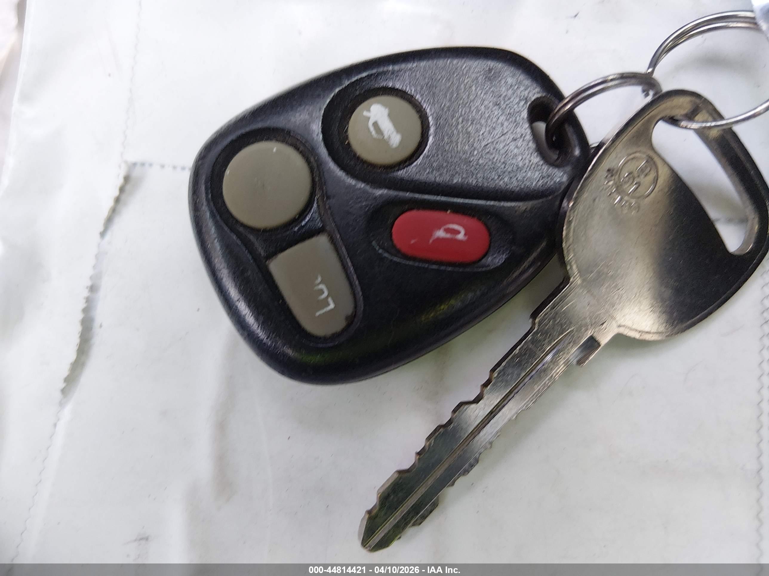 NISSAN VERSA image 11