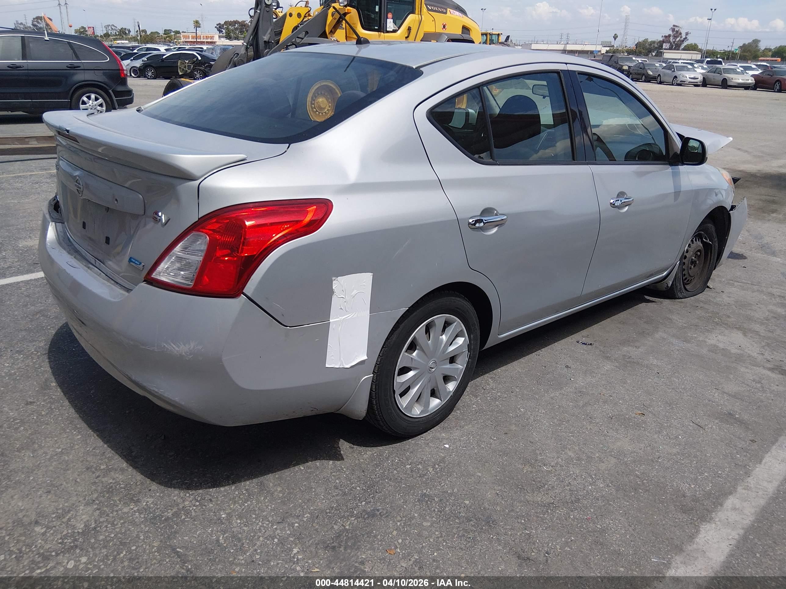 NISSAN VERSA image 4