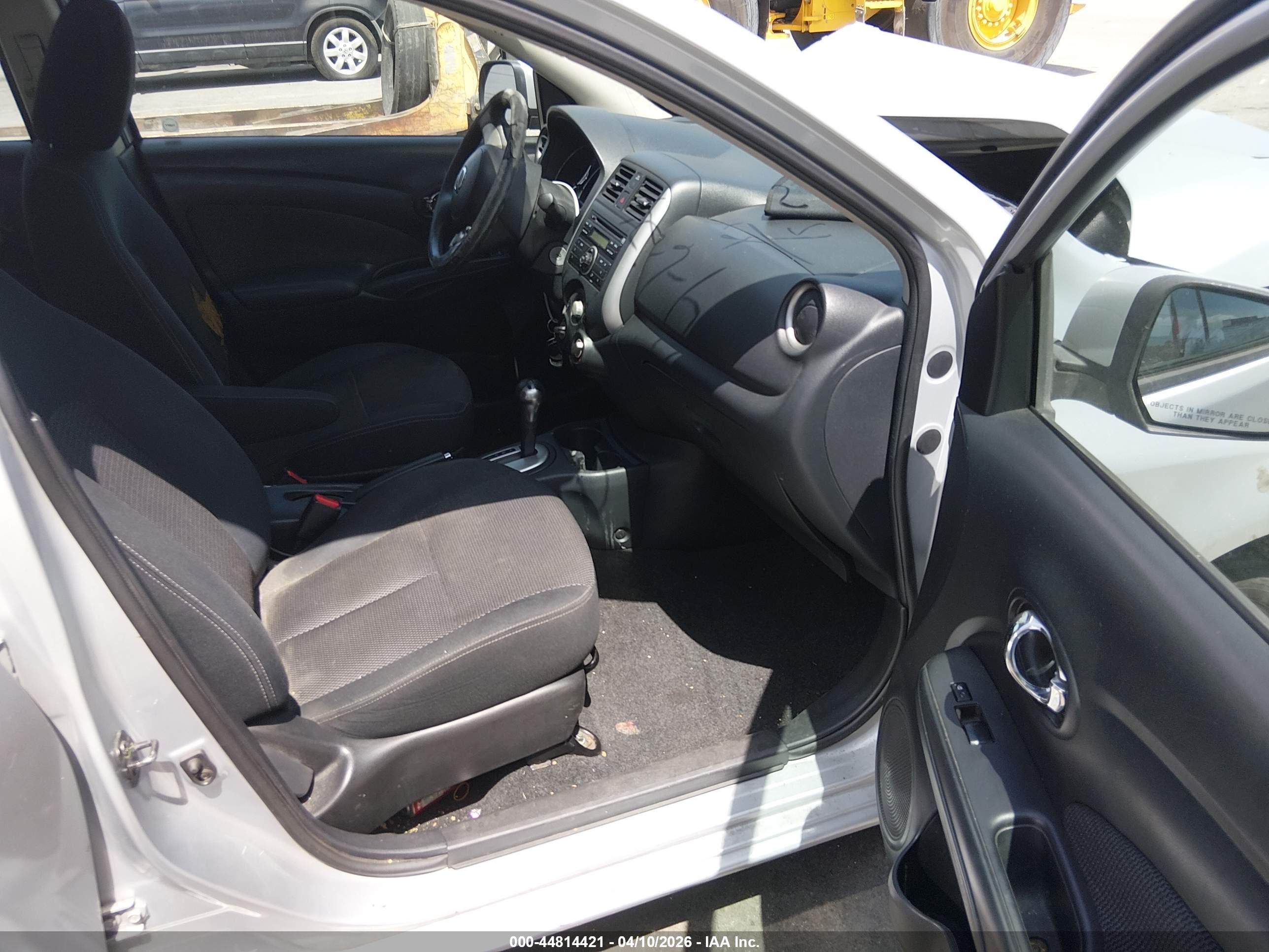NISSAN VERSA image 5