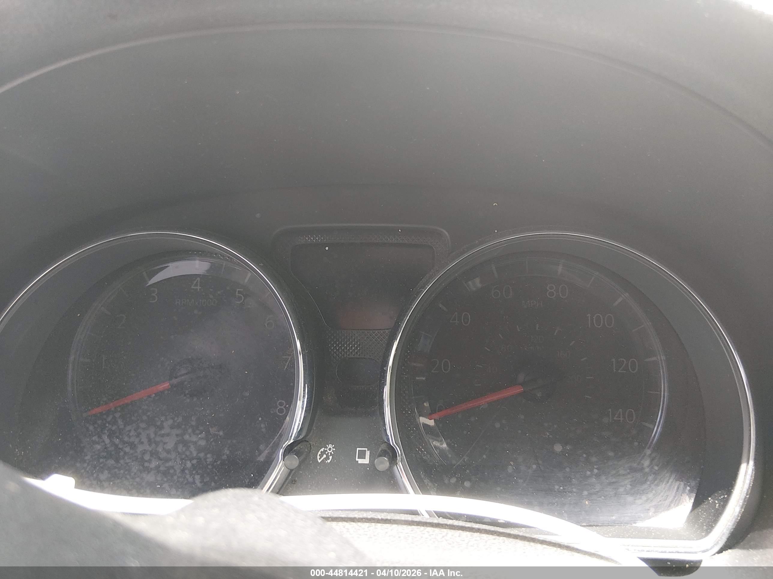 NISSAN VERSA image 7