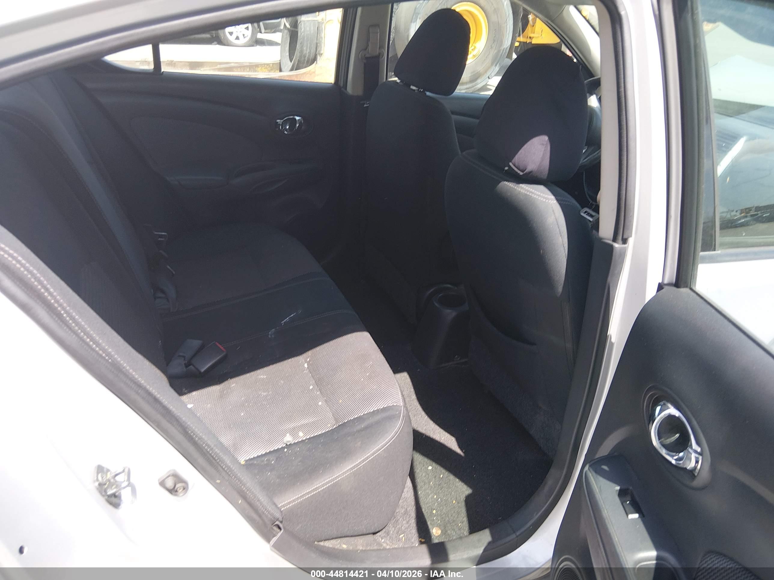 NISSAN VERSA image 8