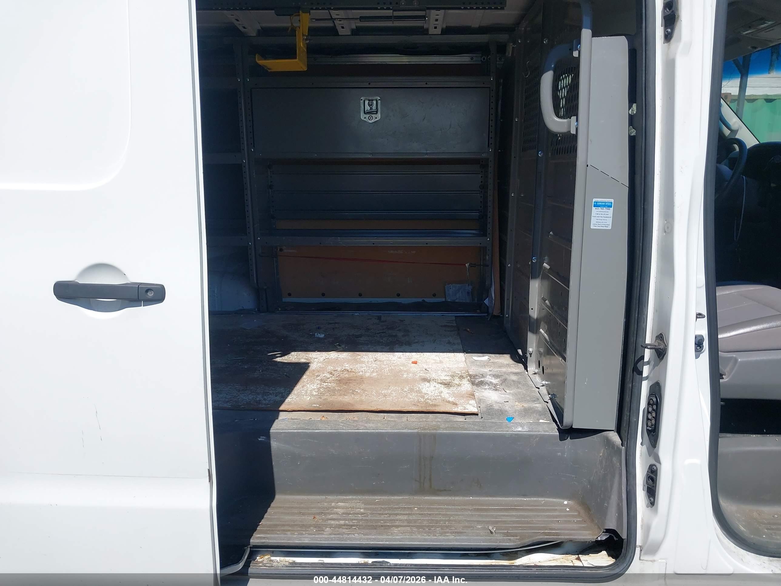 NISSAN NV image 8