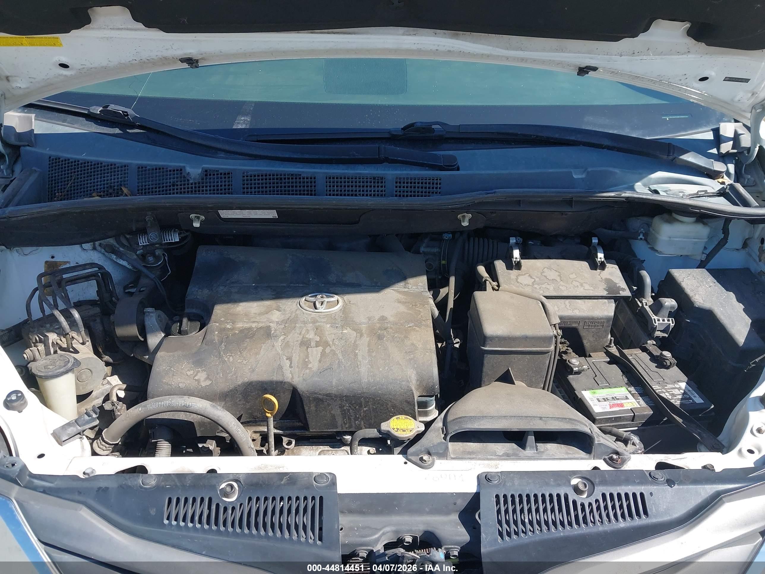 TOYOTA SIENNA image 10