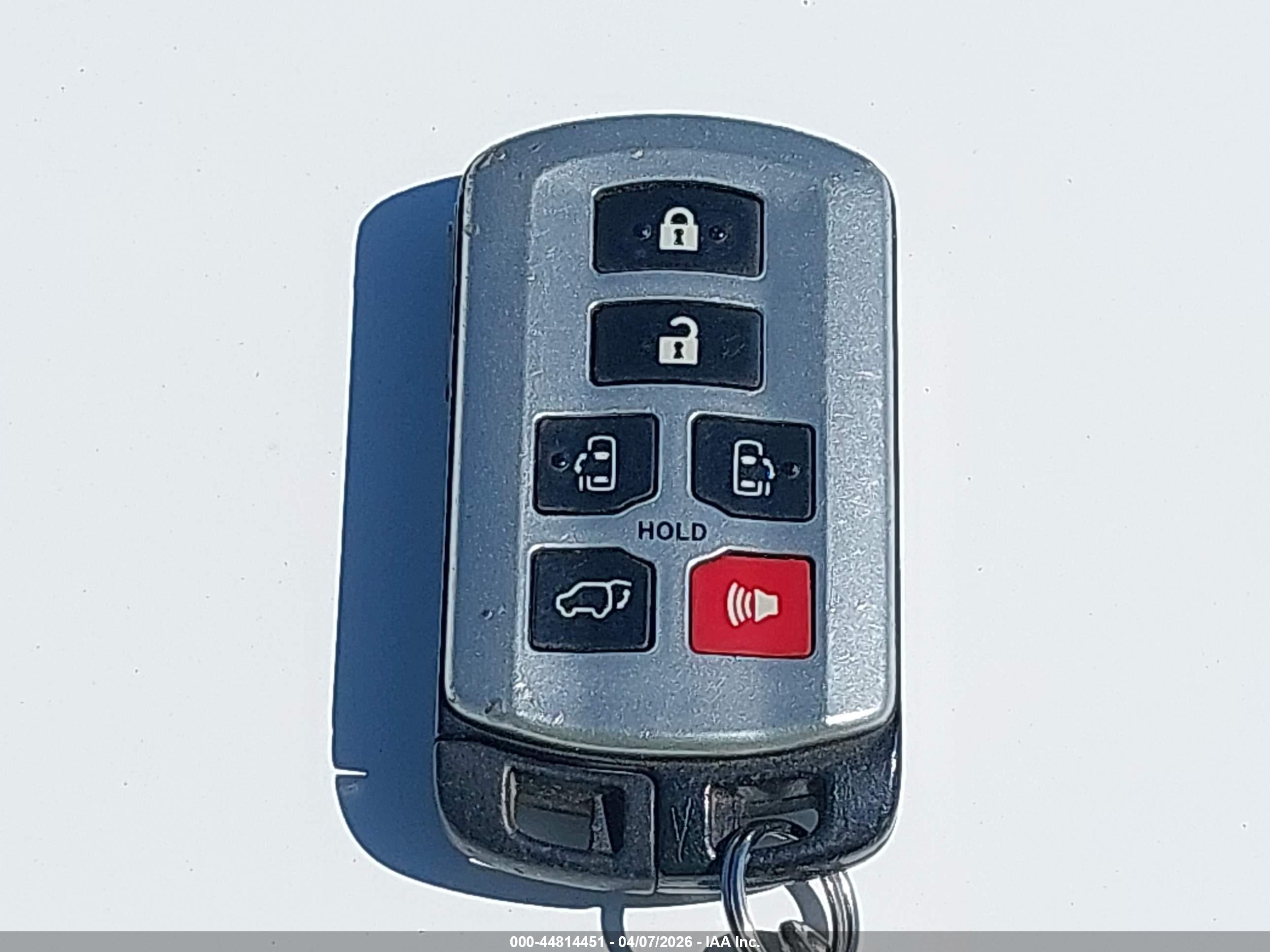 TOYOTA SIENNA image 11