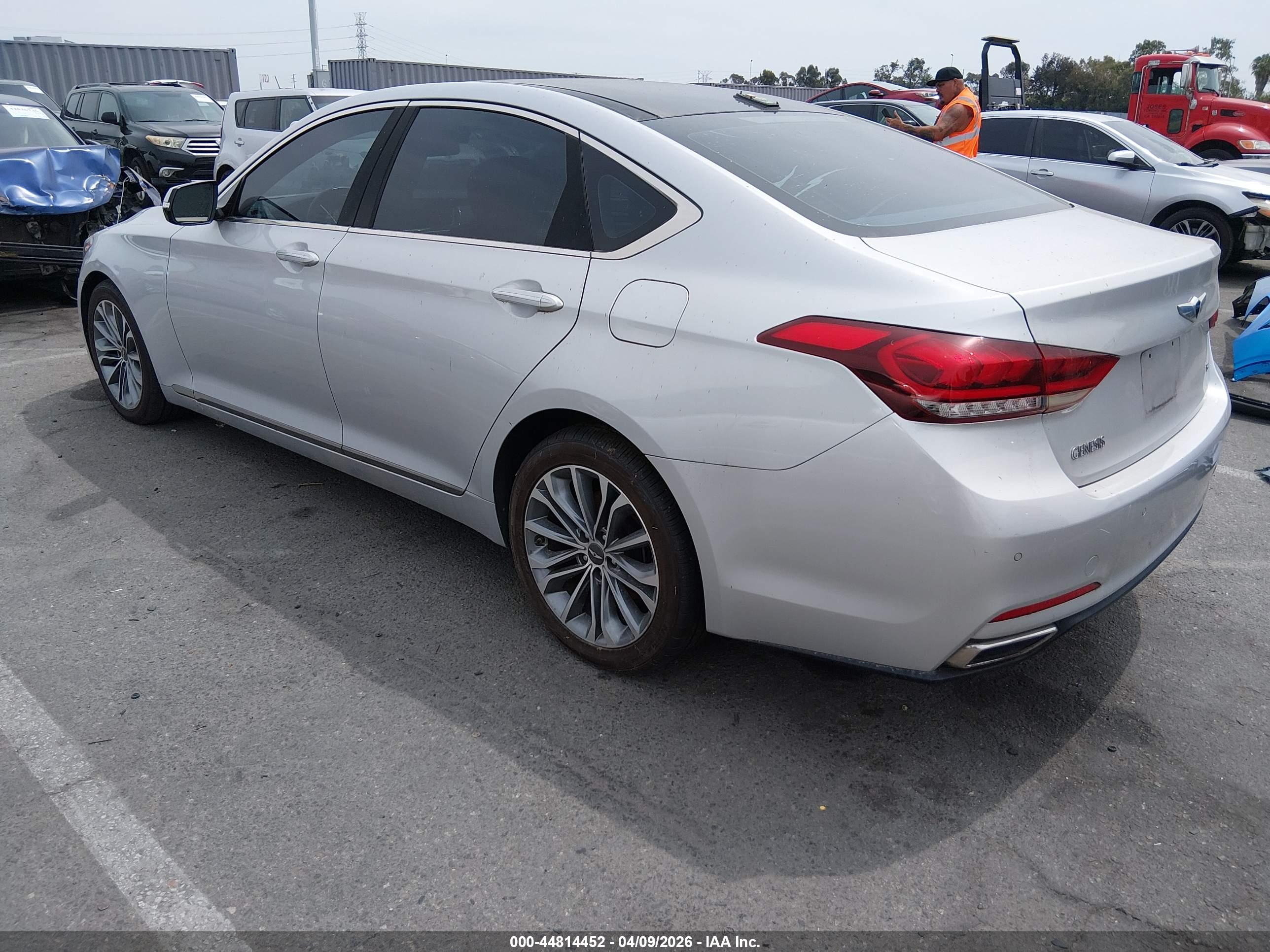 HYUNDAI GENESIS image 3