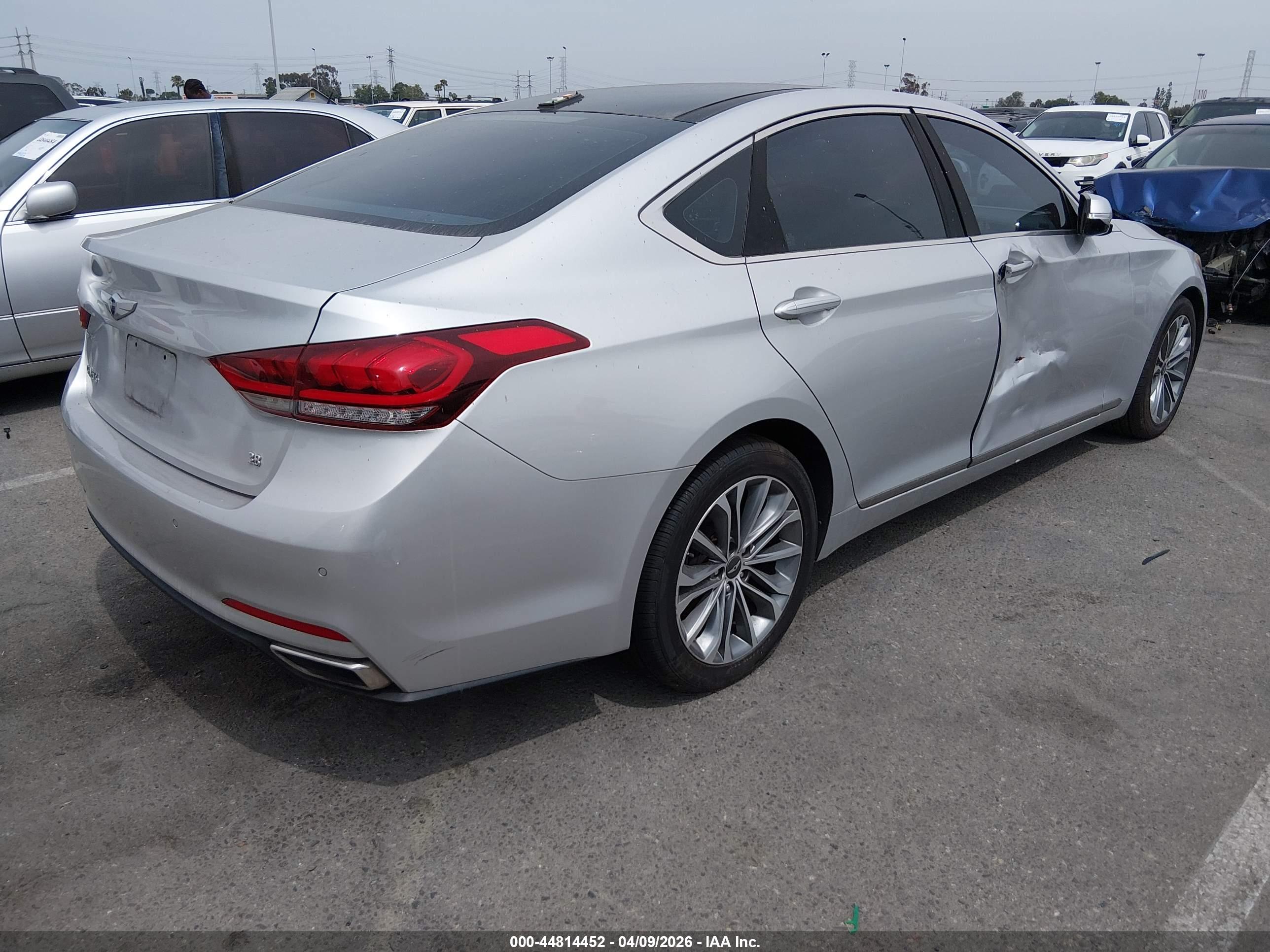 HYUNDAI GENESIS image 4