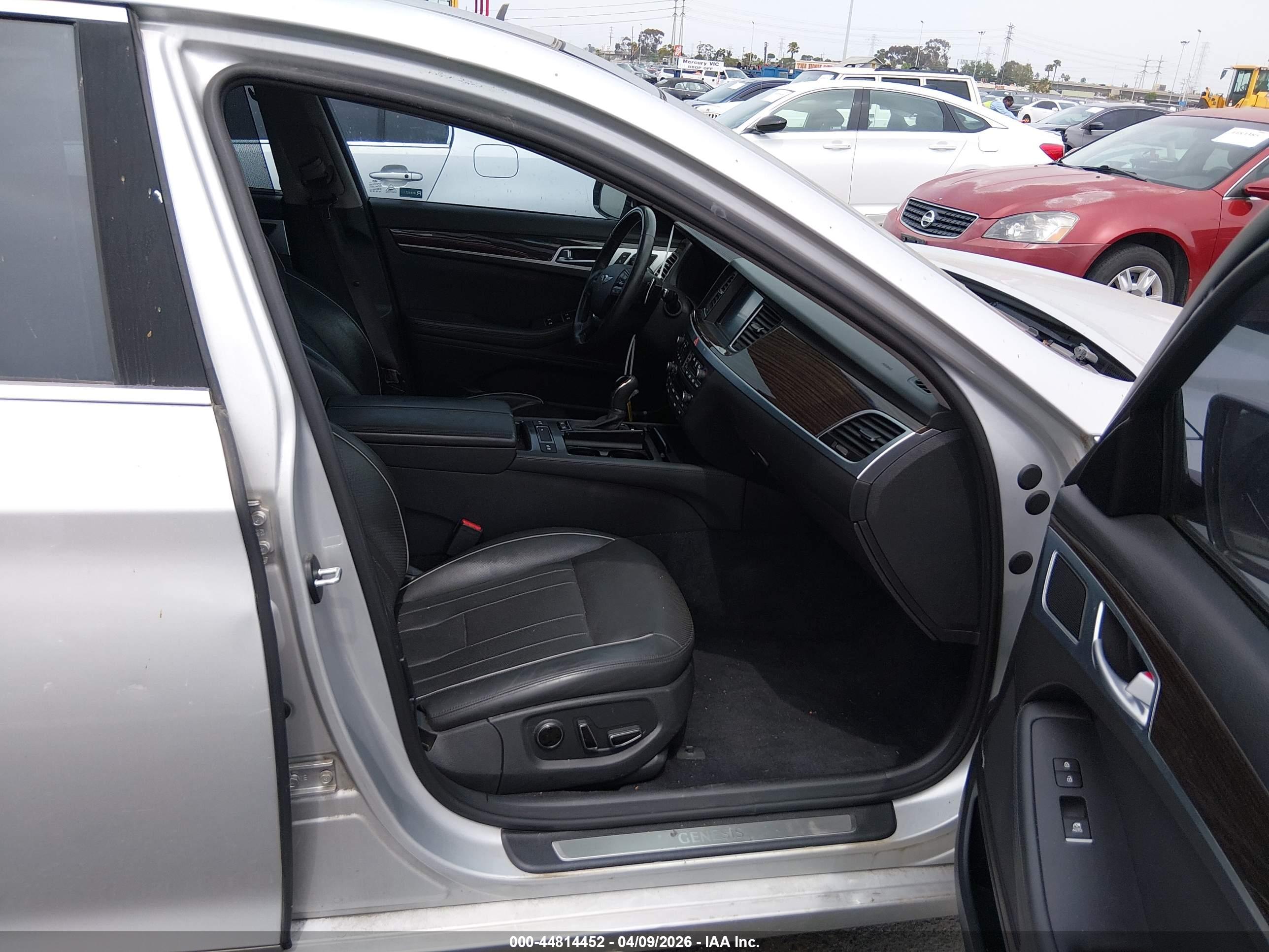 HYUNDAI GENESIS image 5