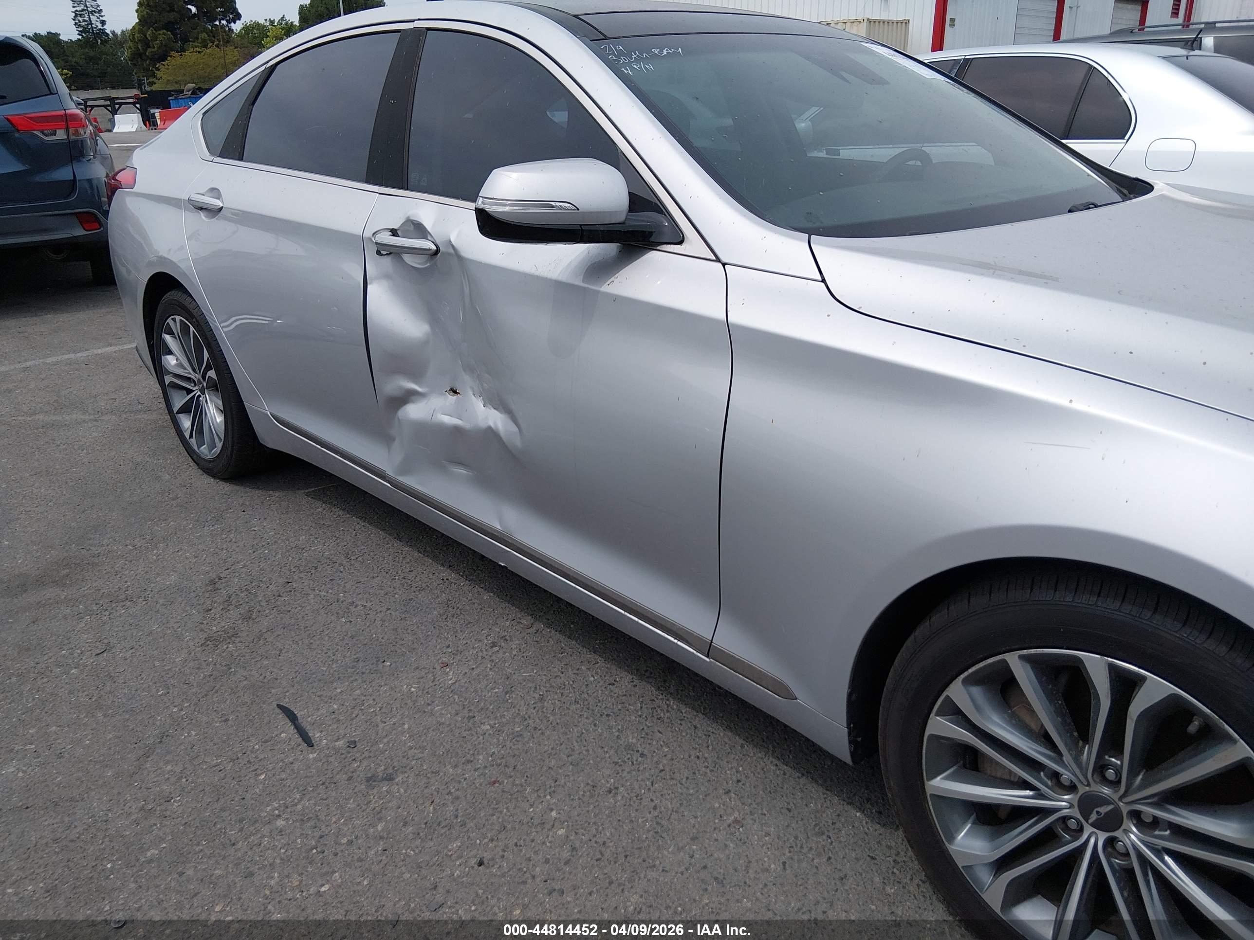 HYUNDAI GENESIS image 6