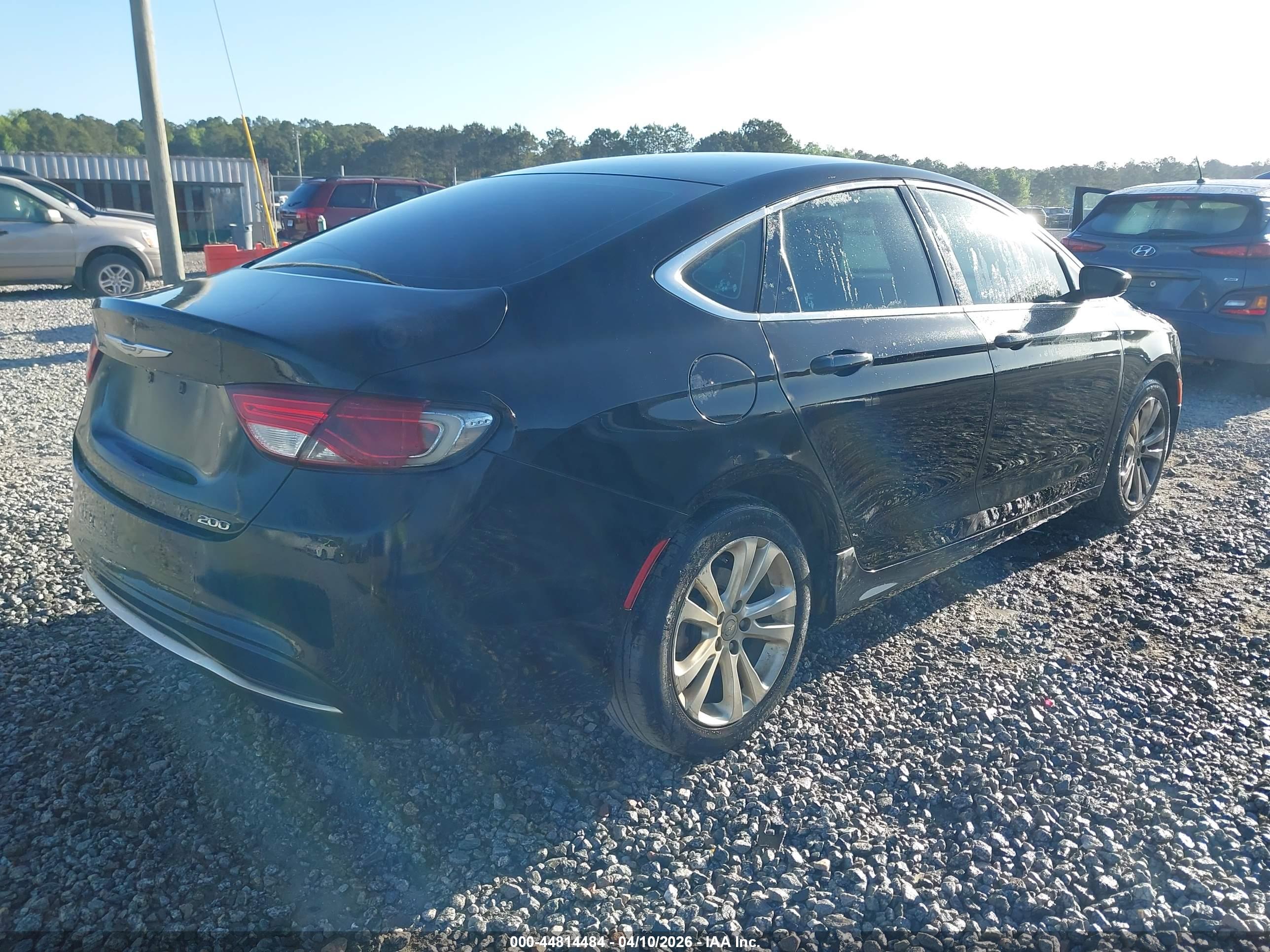 CHRYSLER 200 image 4