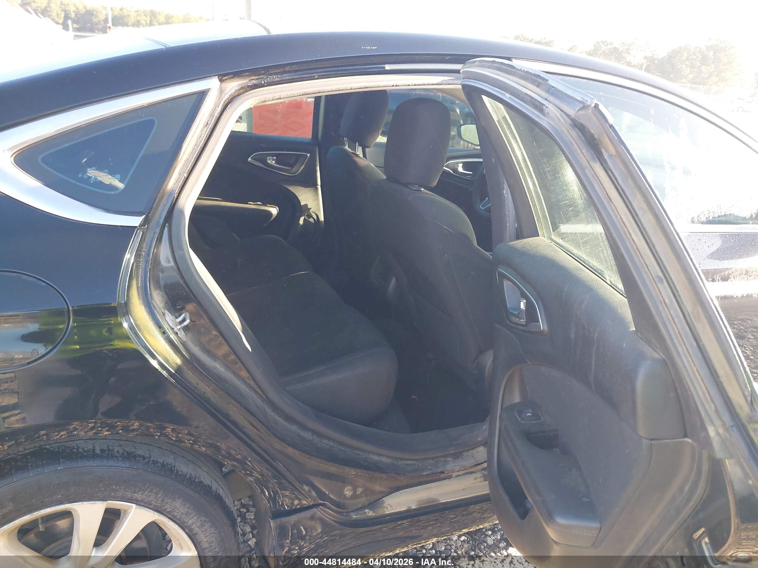 CHRYSLER 200 image 8