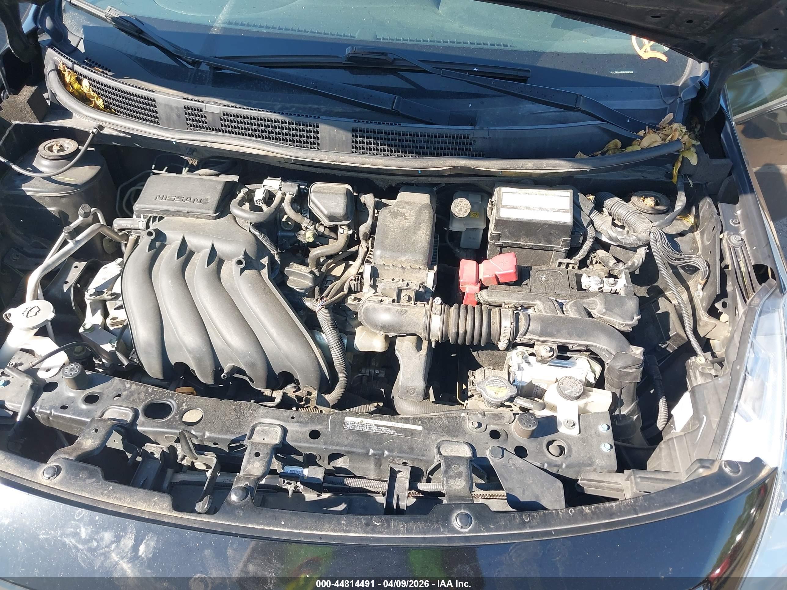 NISSAN VERSA image 10