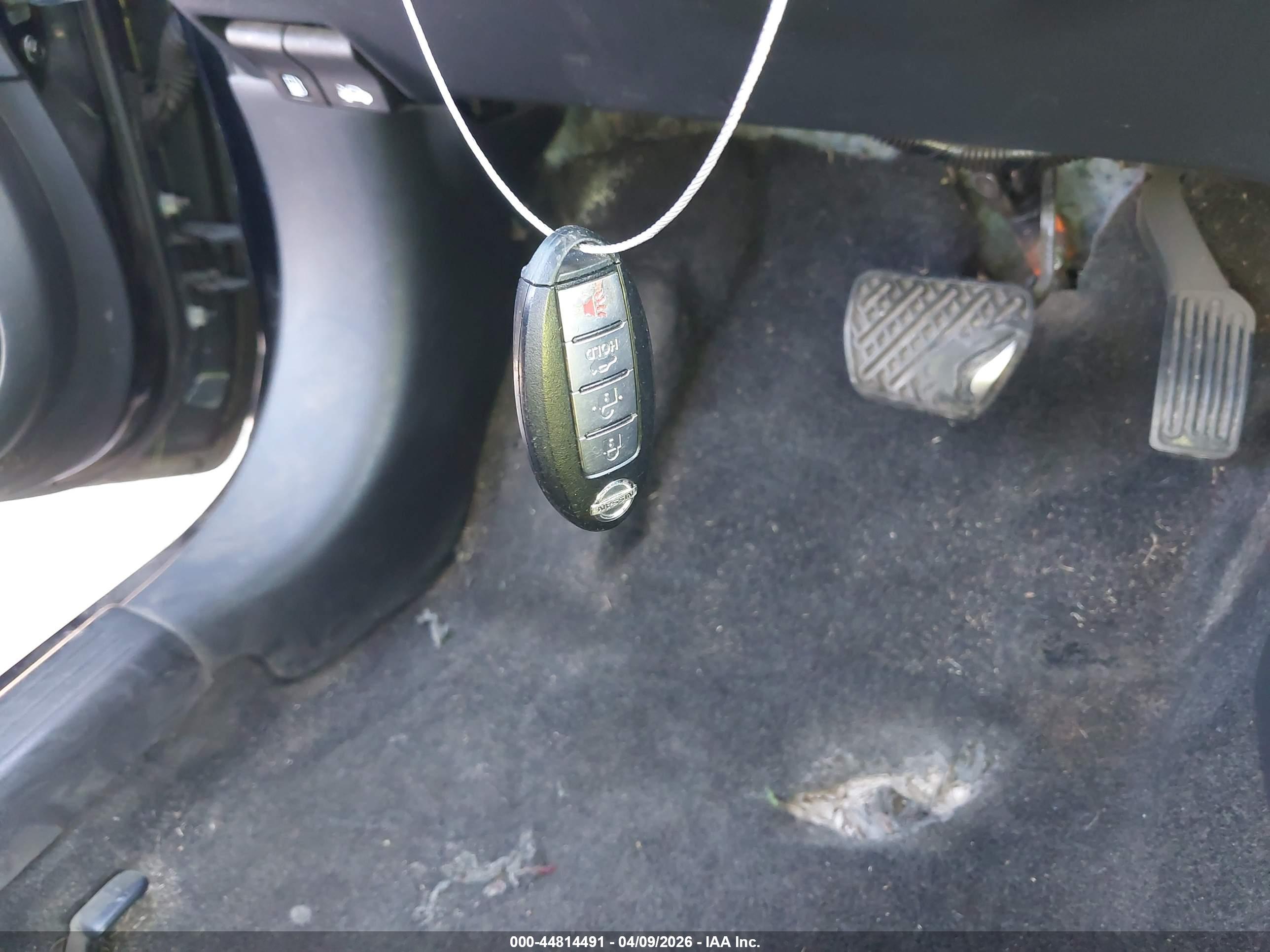 NISSAN VERSA image 11