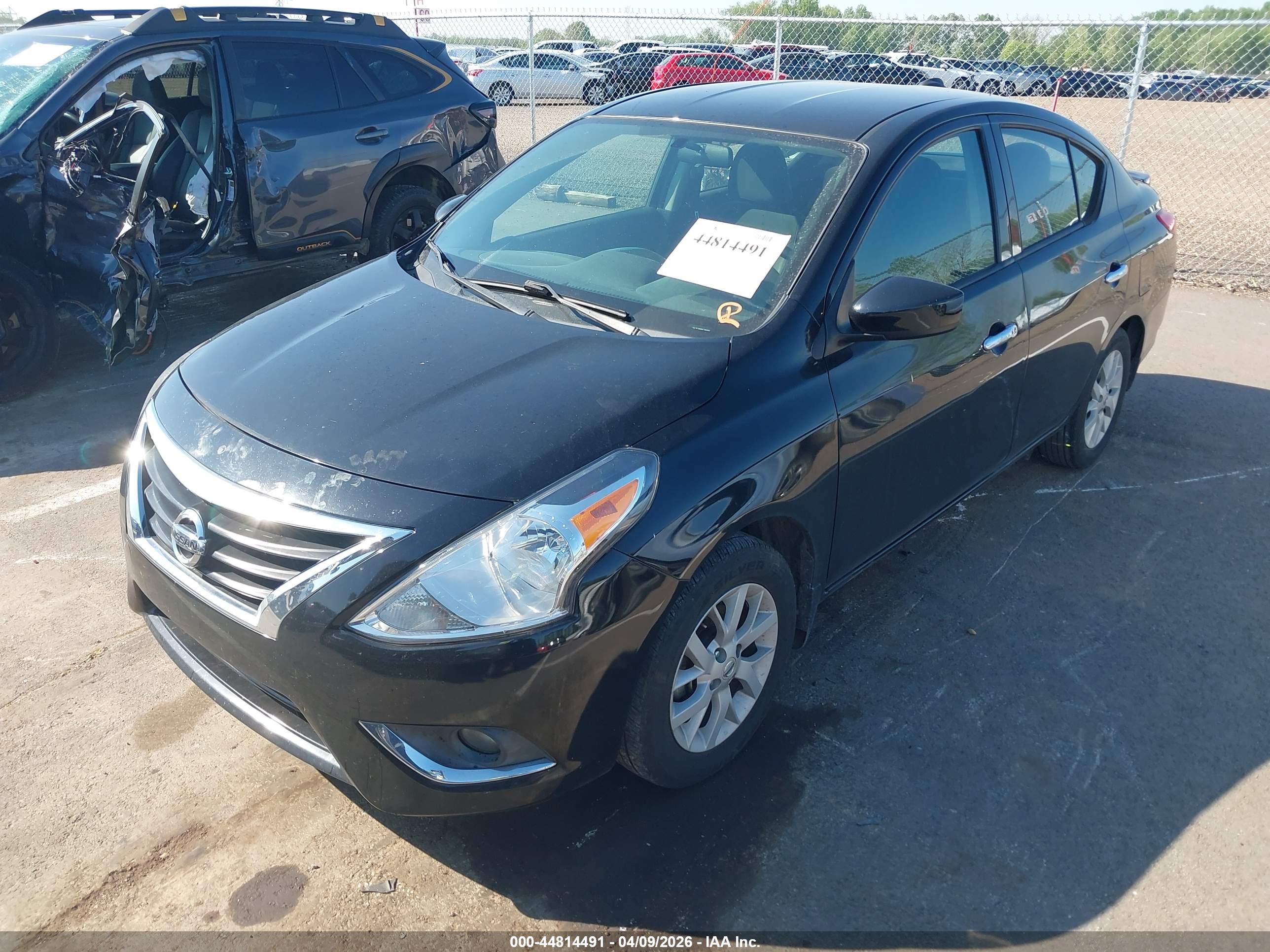 NISSAN VERSA image 2