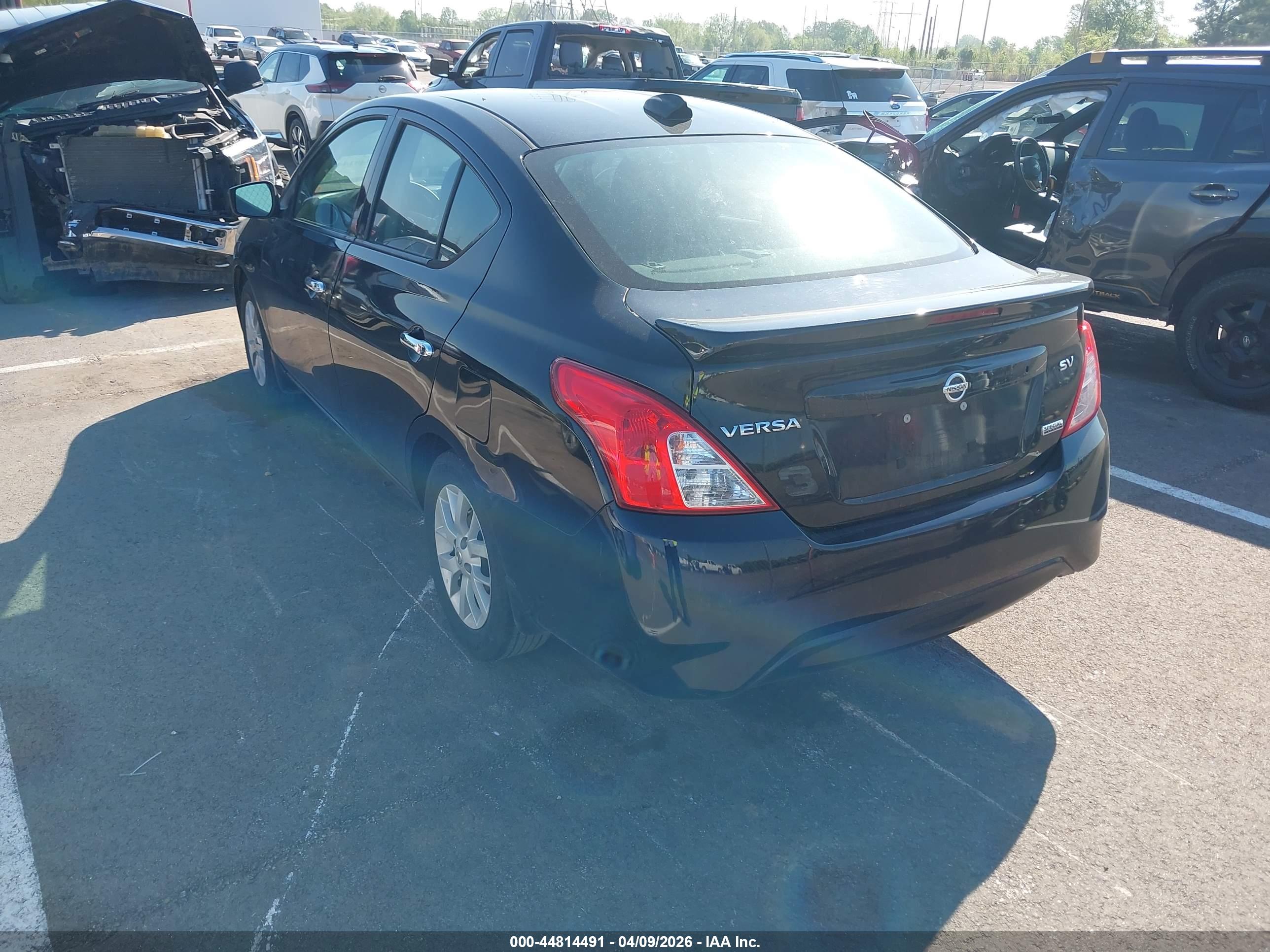 NISSAN VERSA image 3