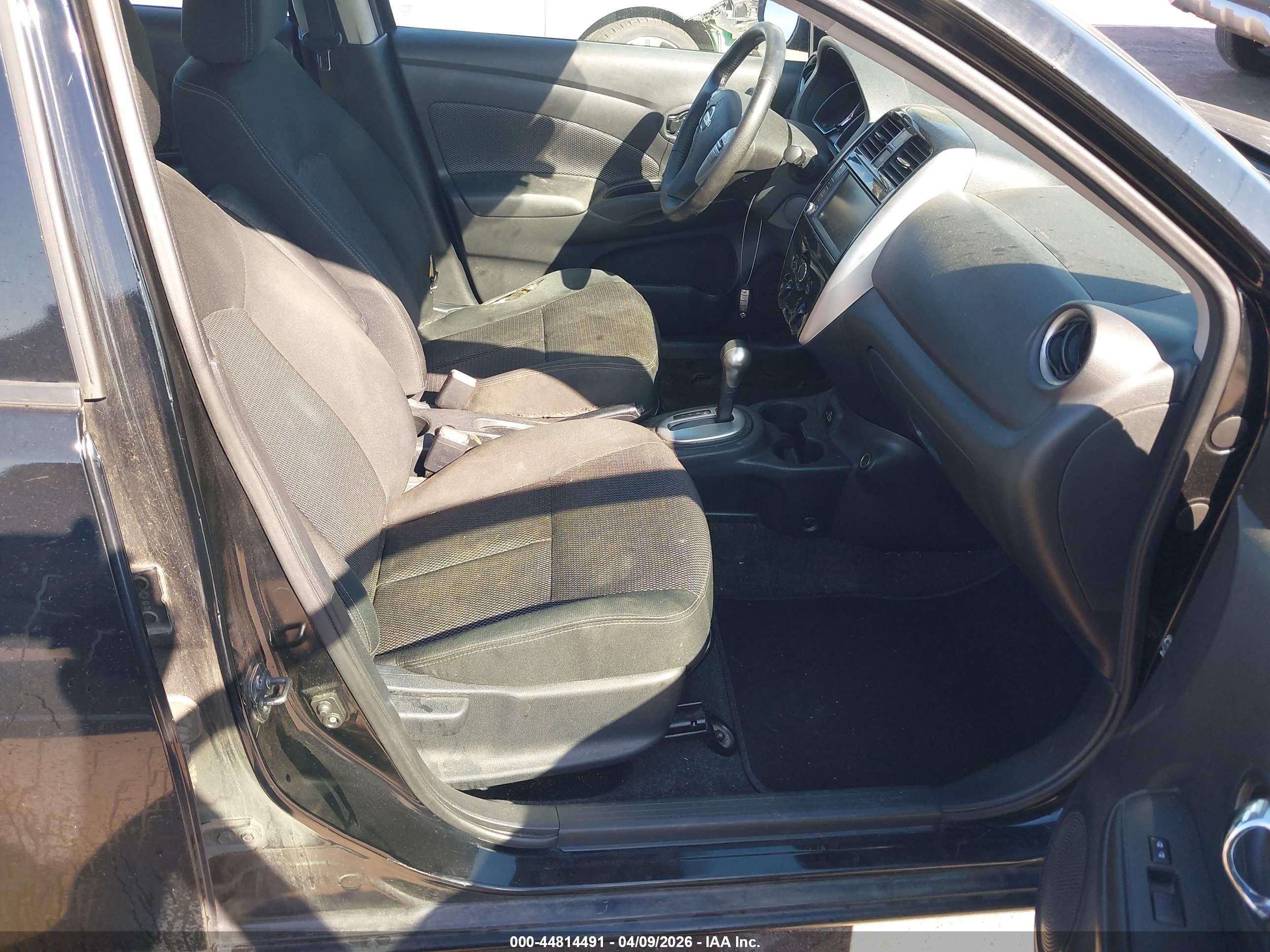 NISSAN VERSA image 5