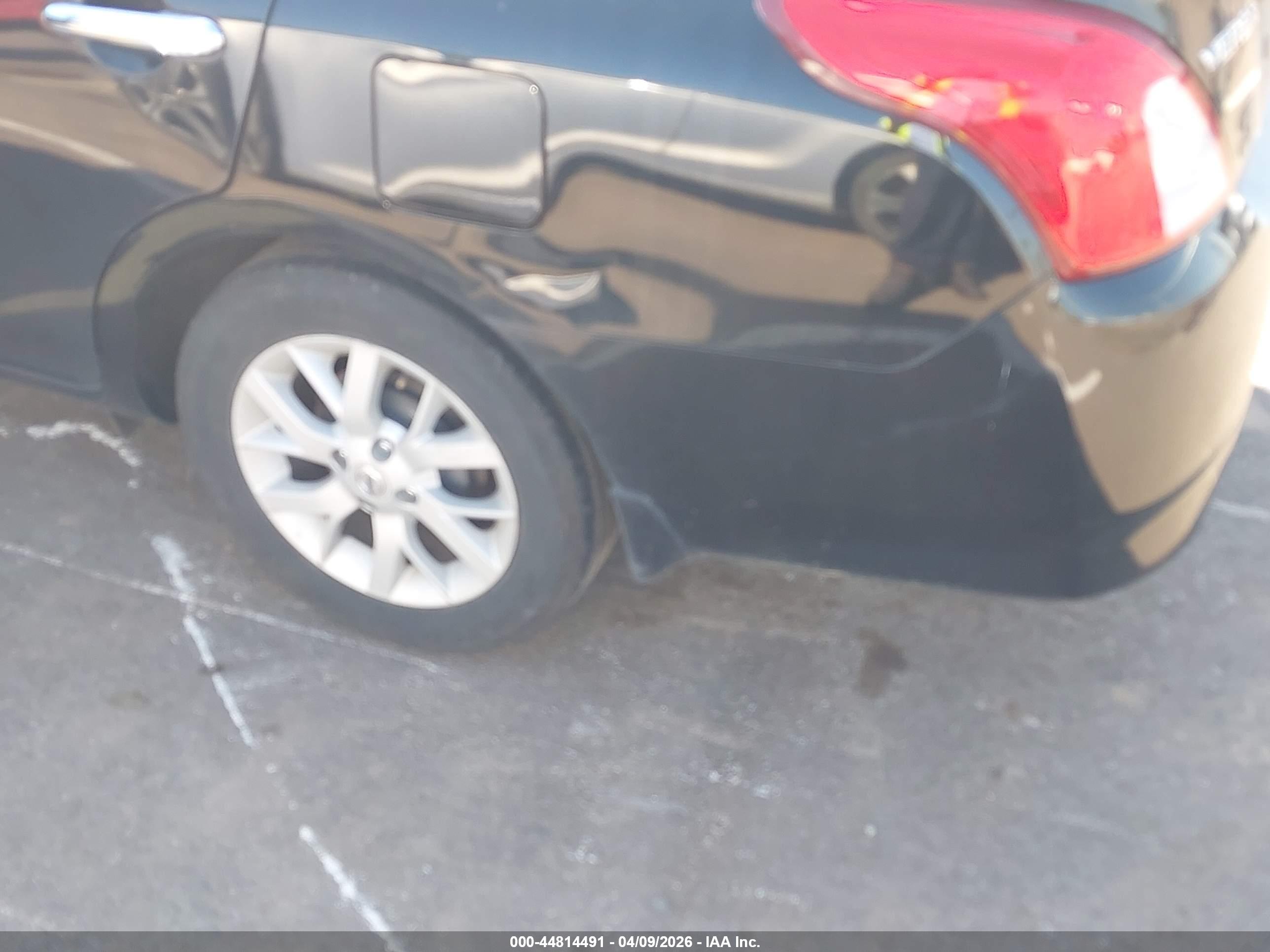 NISSAN VERSA image 6