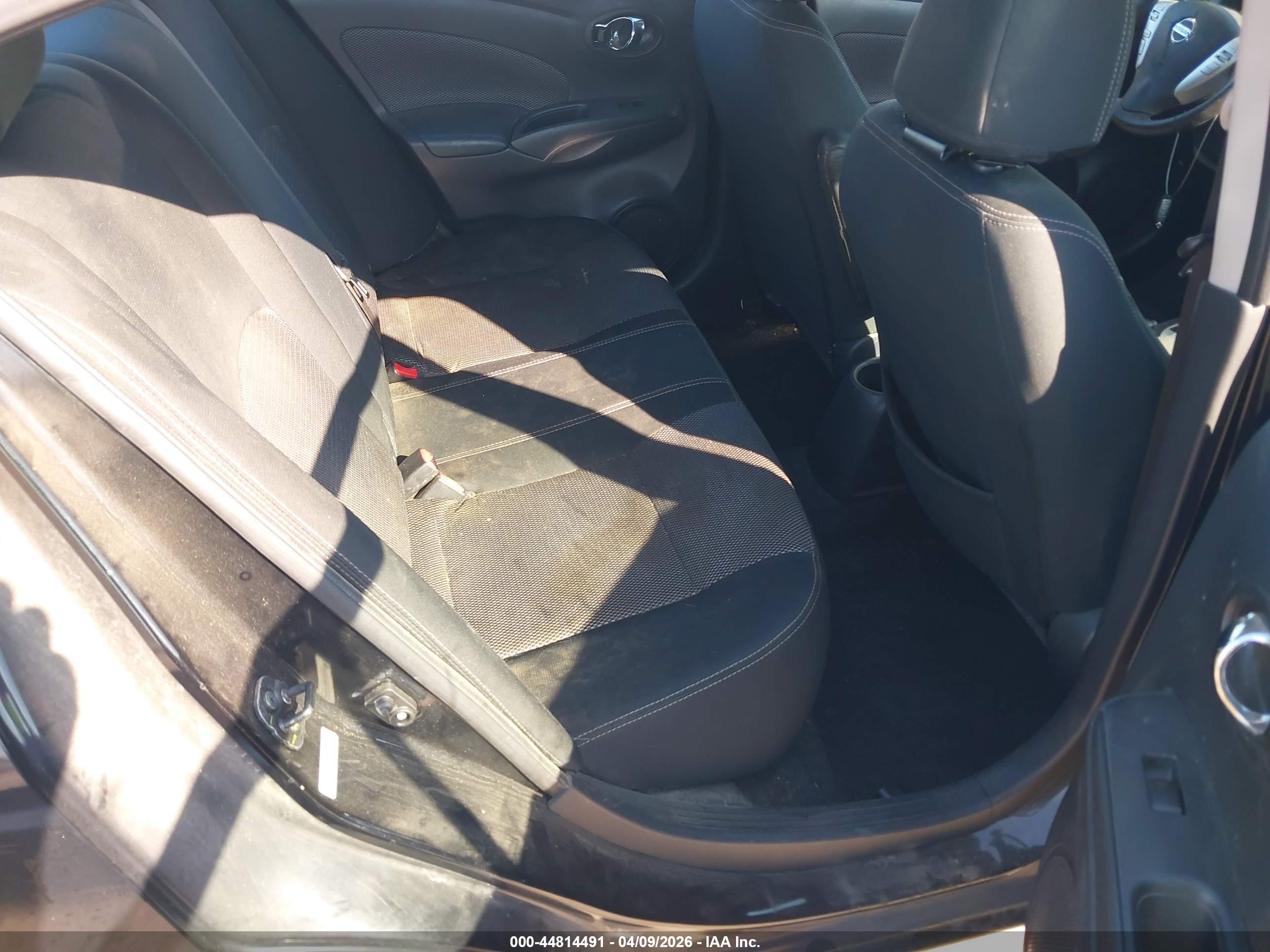 NISSAN VERSA image 8