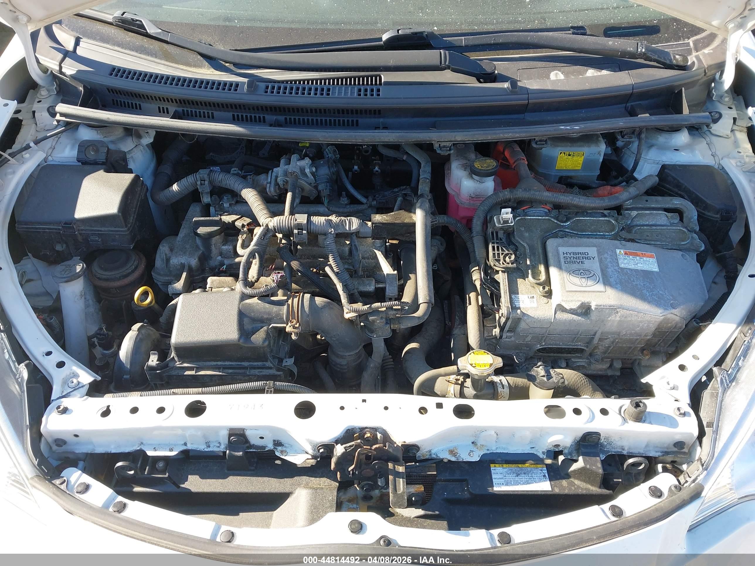 TOYOTA PRIUS image 10