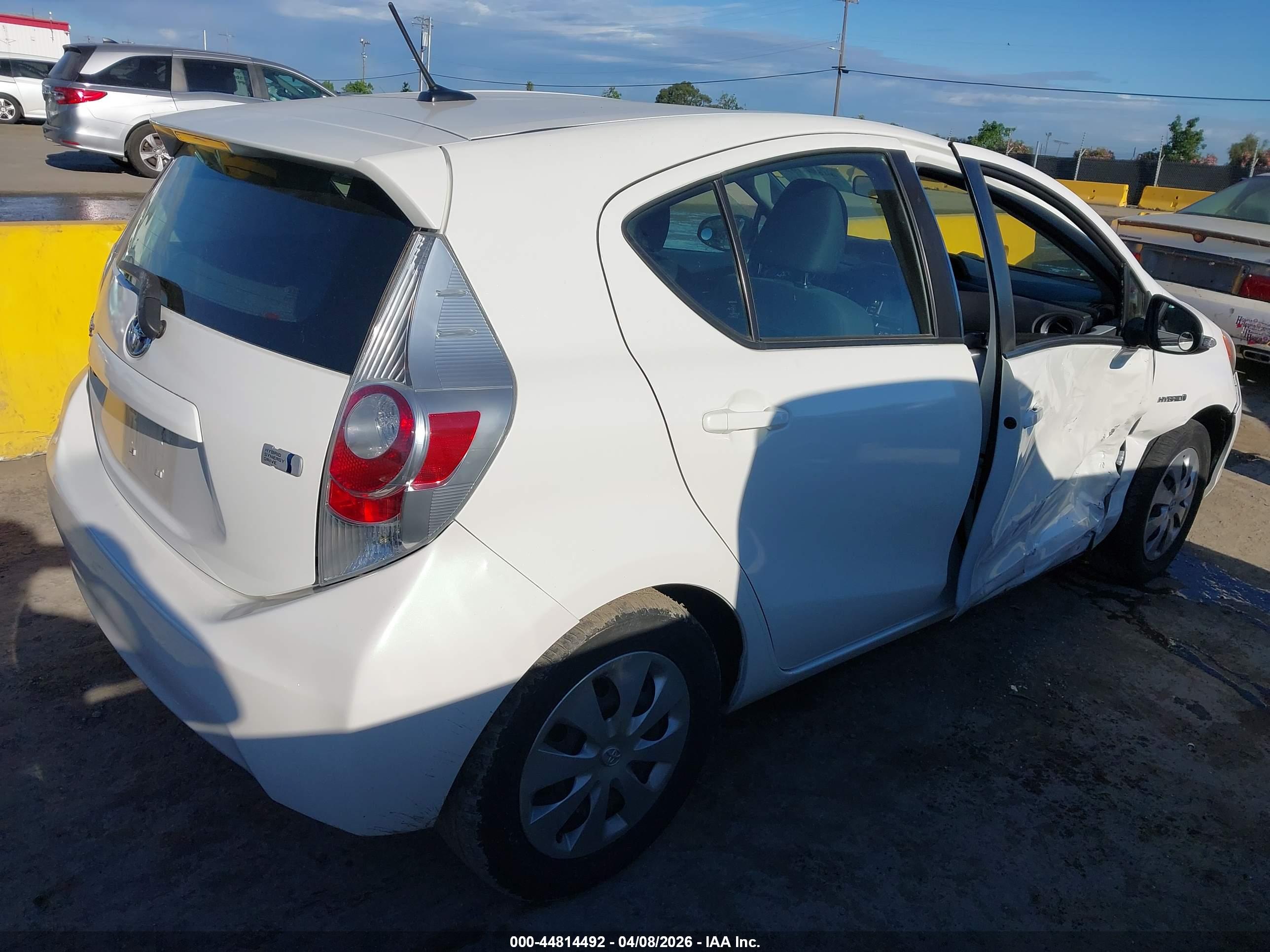 TOYOTA PRIUS image 4