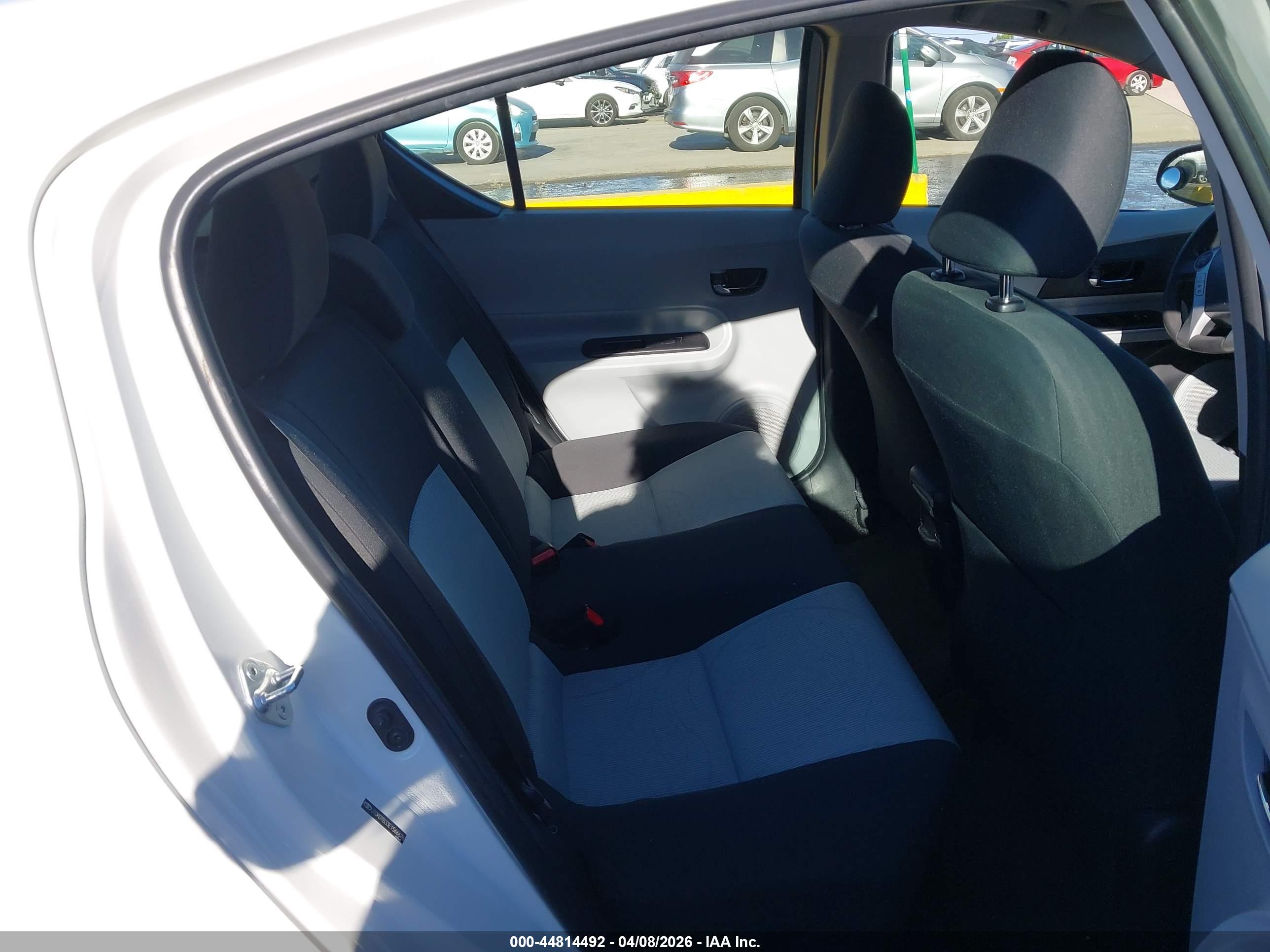 TOYOTA PRIUS image 8