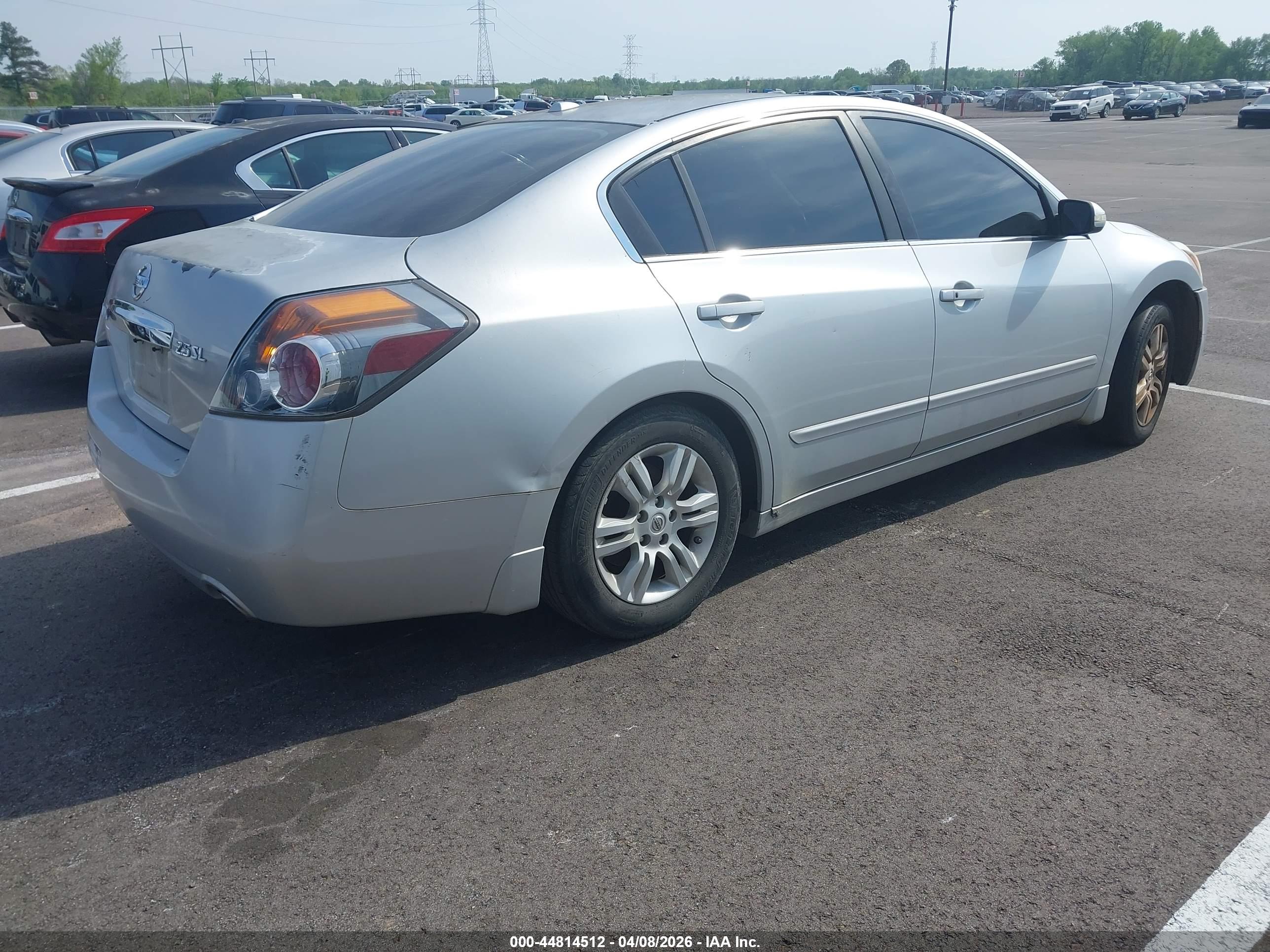 NISSAN ALTIMA image 4