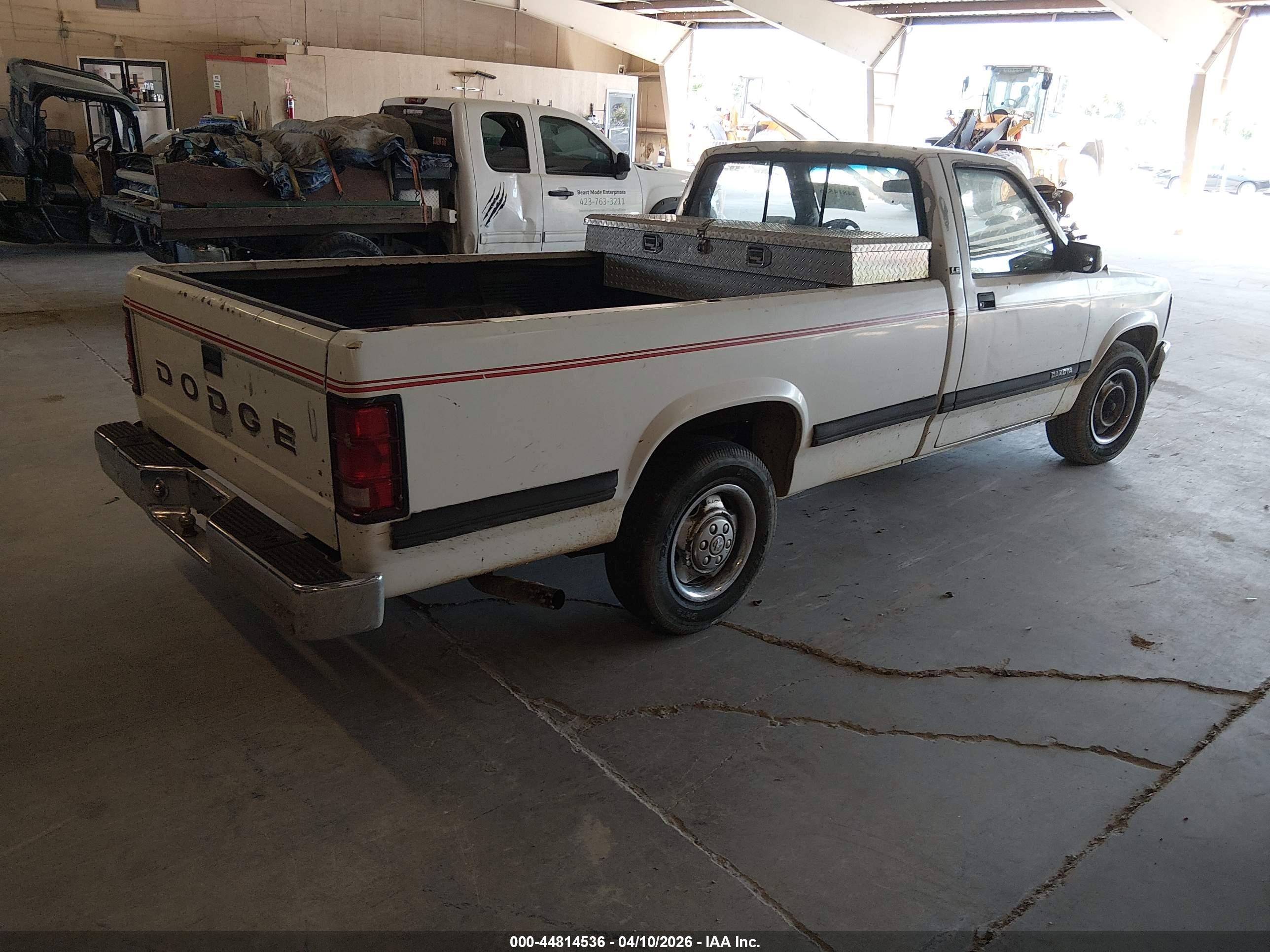 DODGE DAKOTA image 4