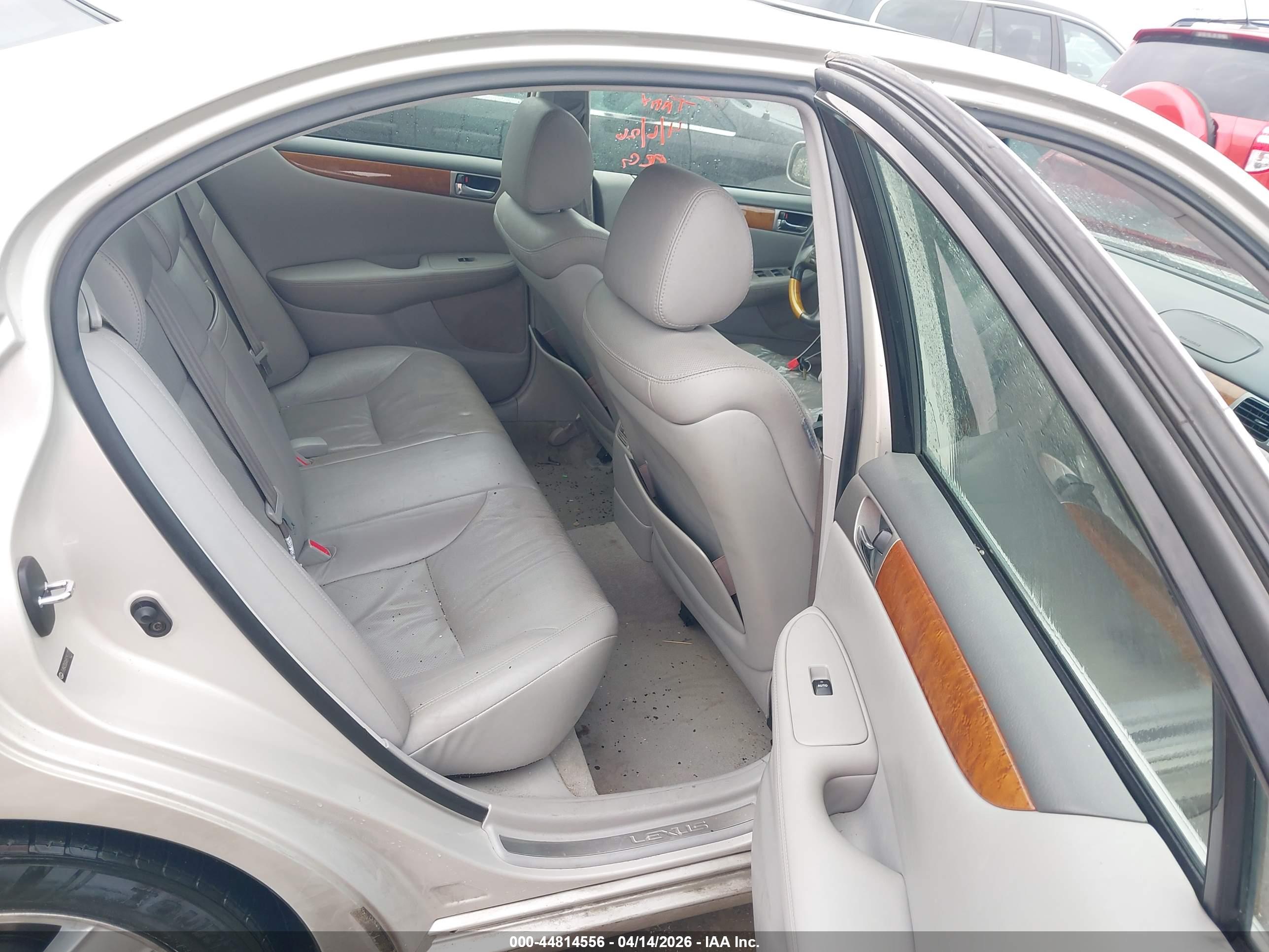 LEXUS ES image 8