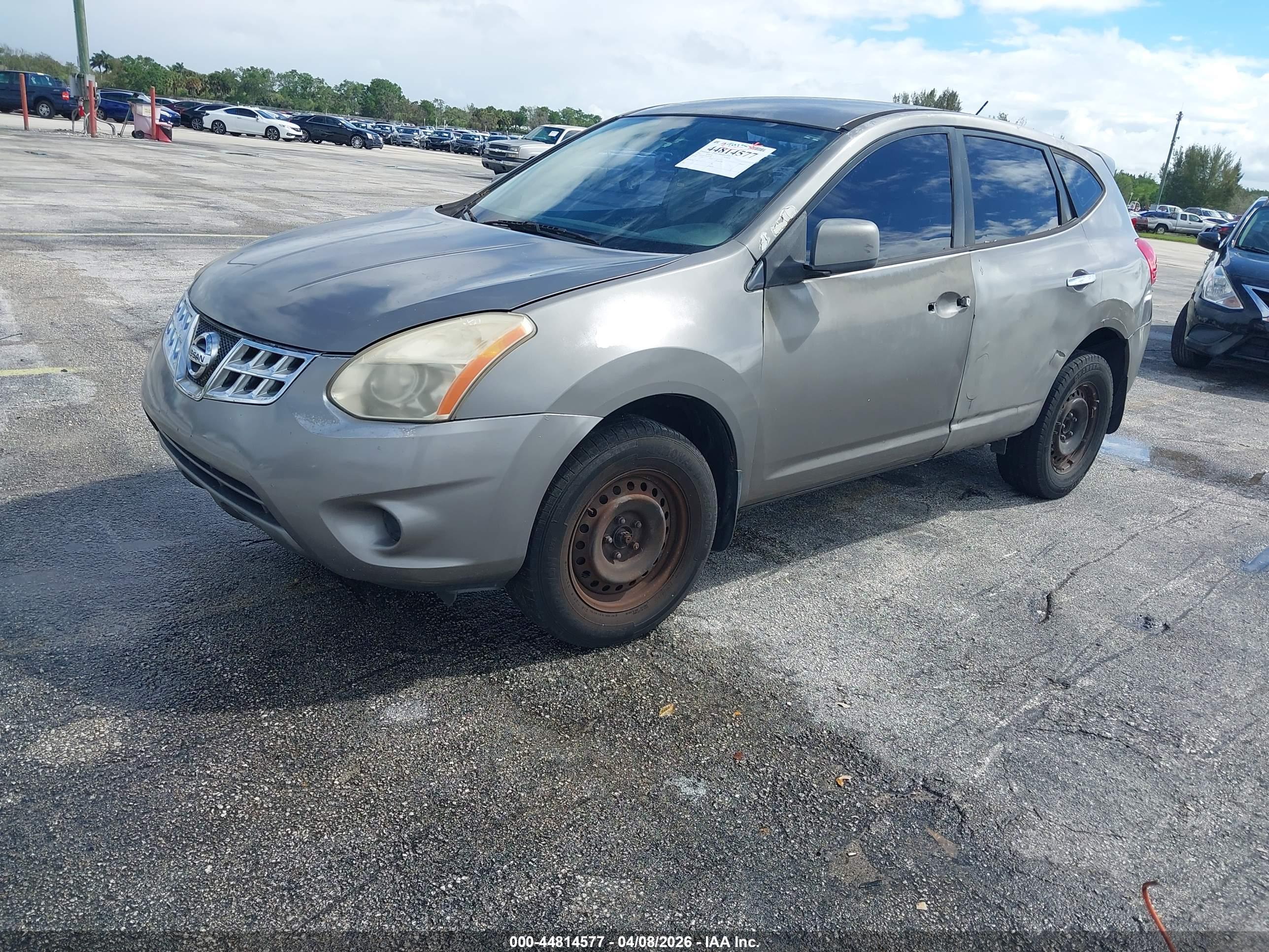 NISSAN ROGUE image 2