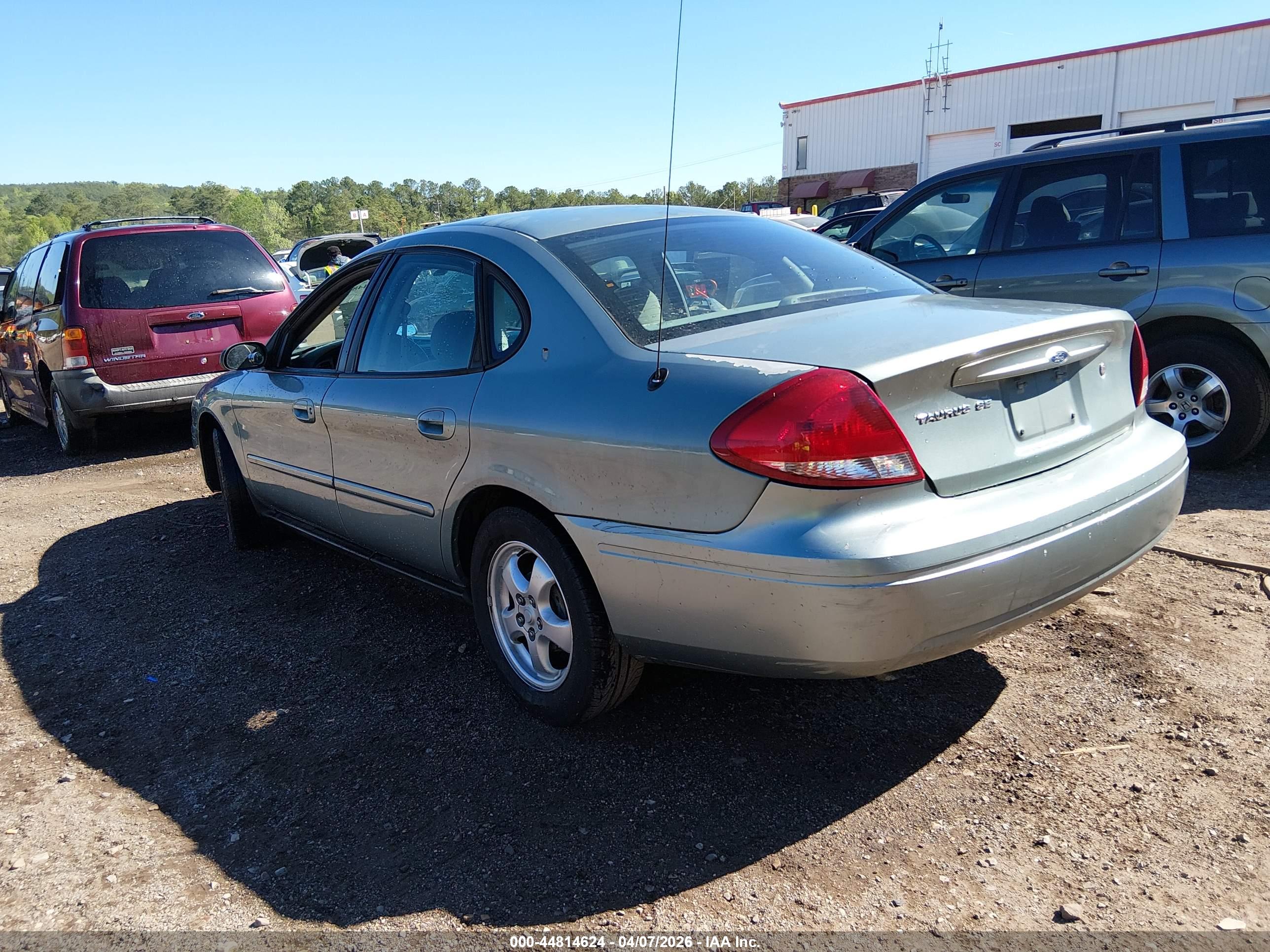 FORD TAURUS image 3