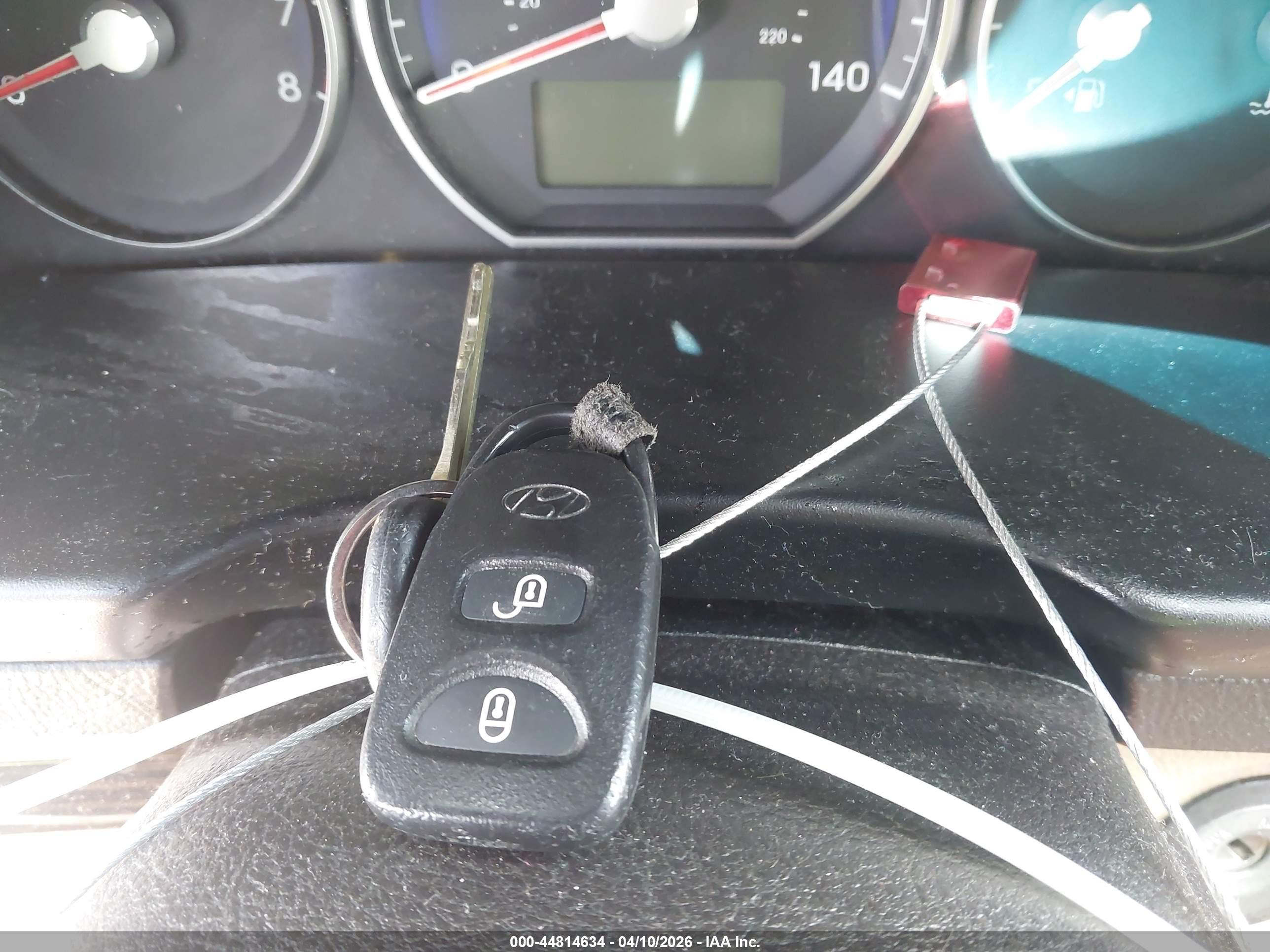 HYUNDAI SANTA image 11