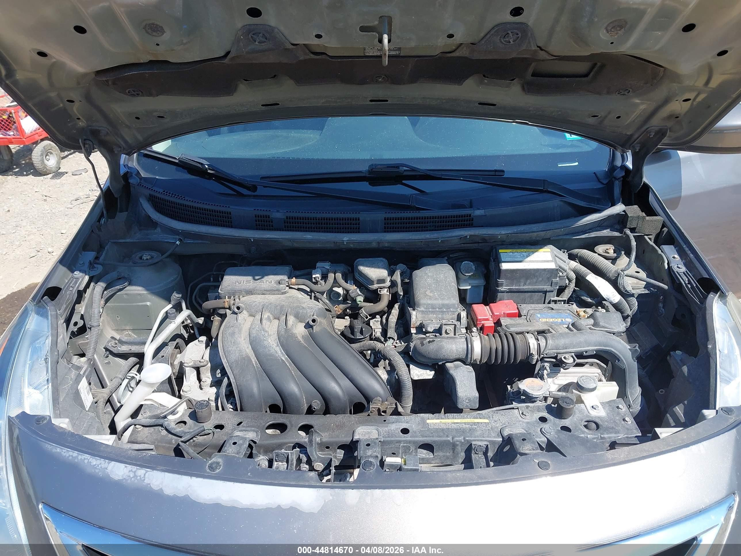 NISSAN VERSA image 10