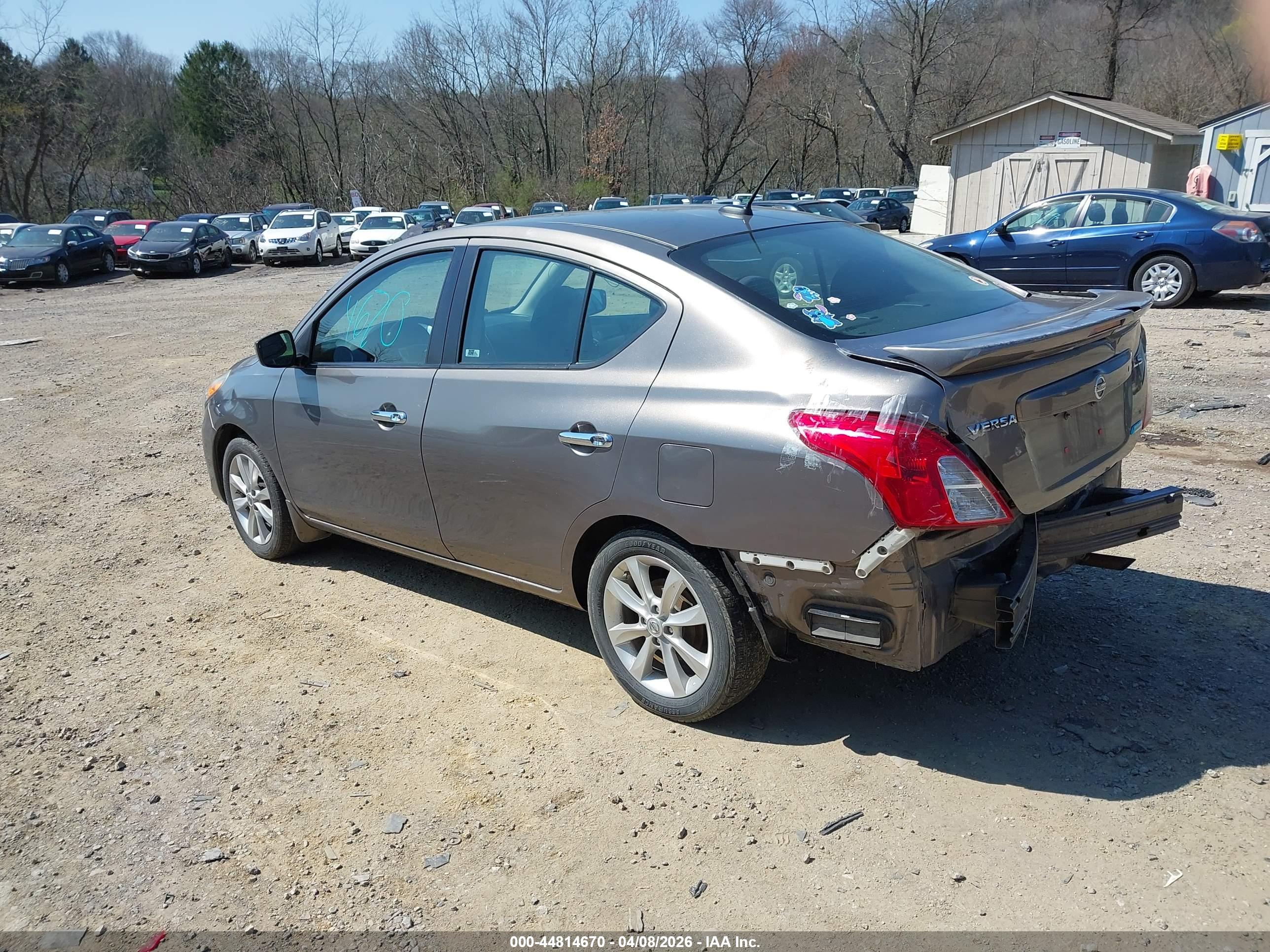 NISSAN VERSA image 3