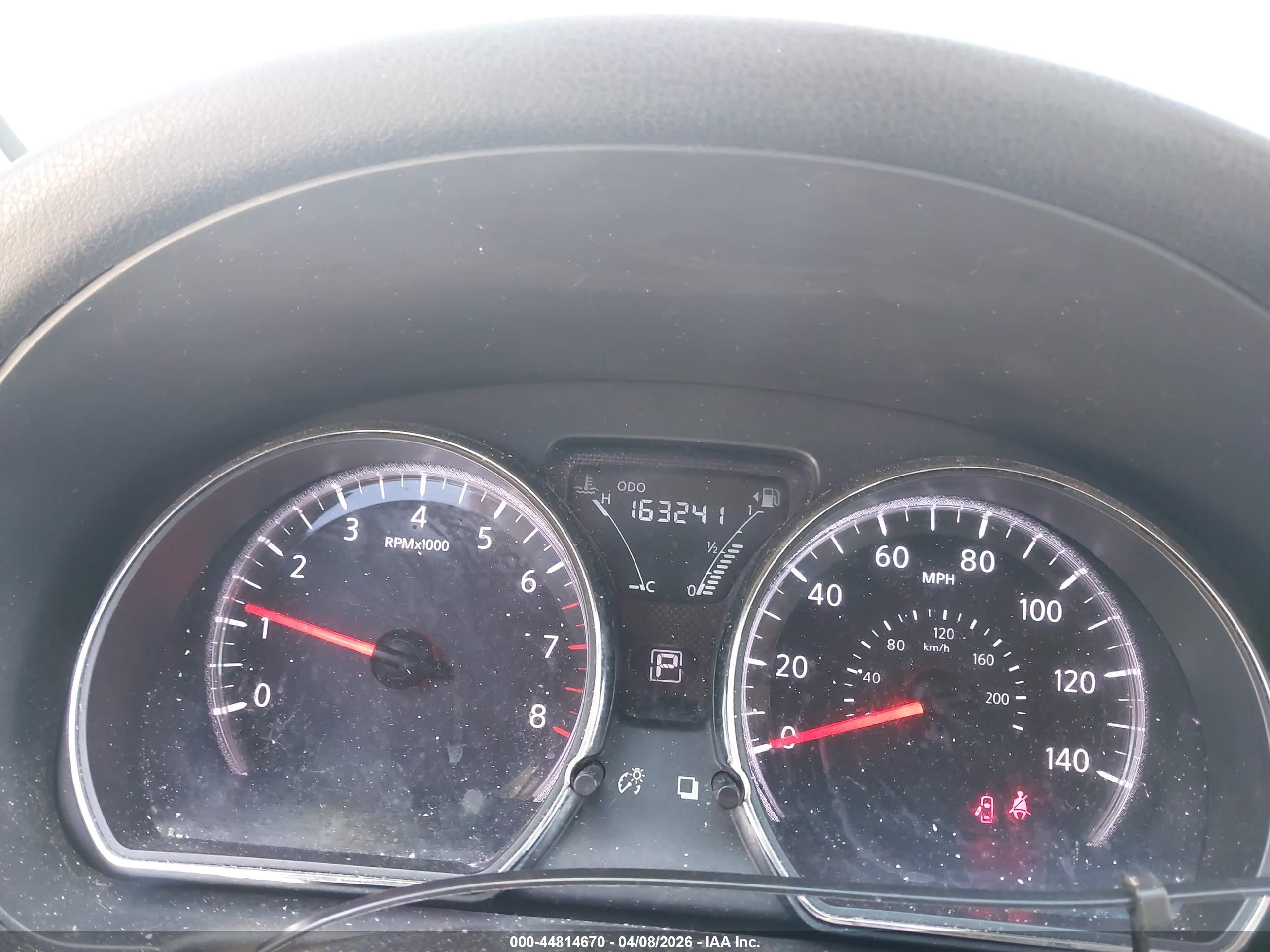NISSAN VERSA image 7