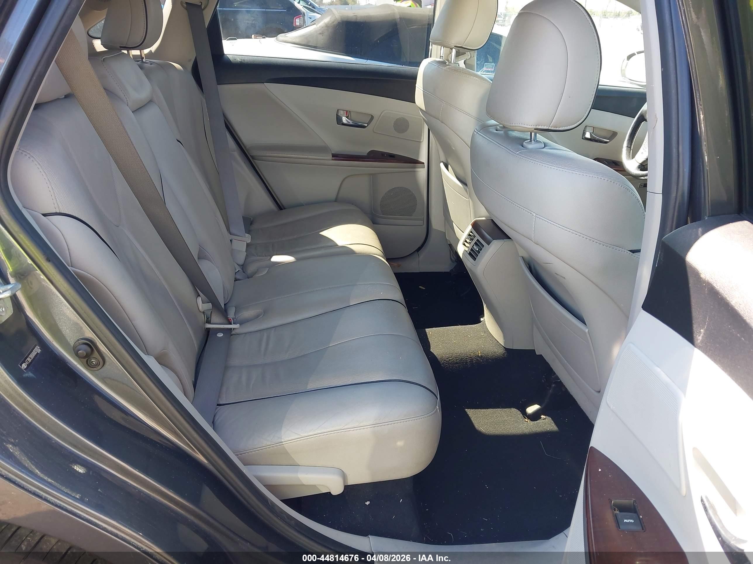 TOYOTA VENZA image 8