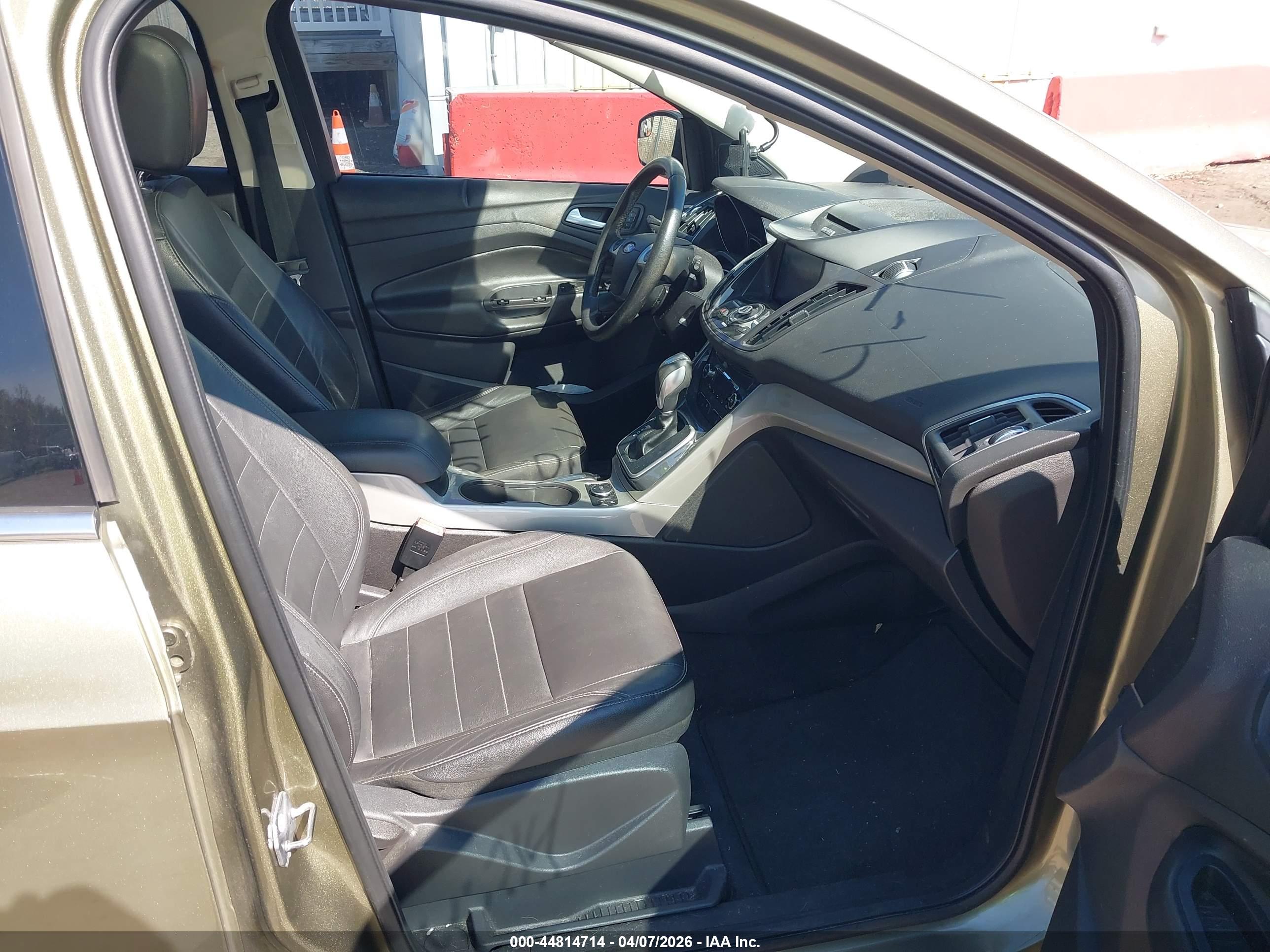 FORD ESCAPE image 5