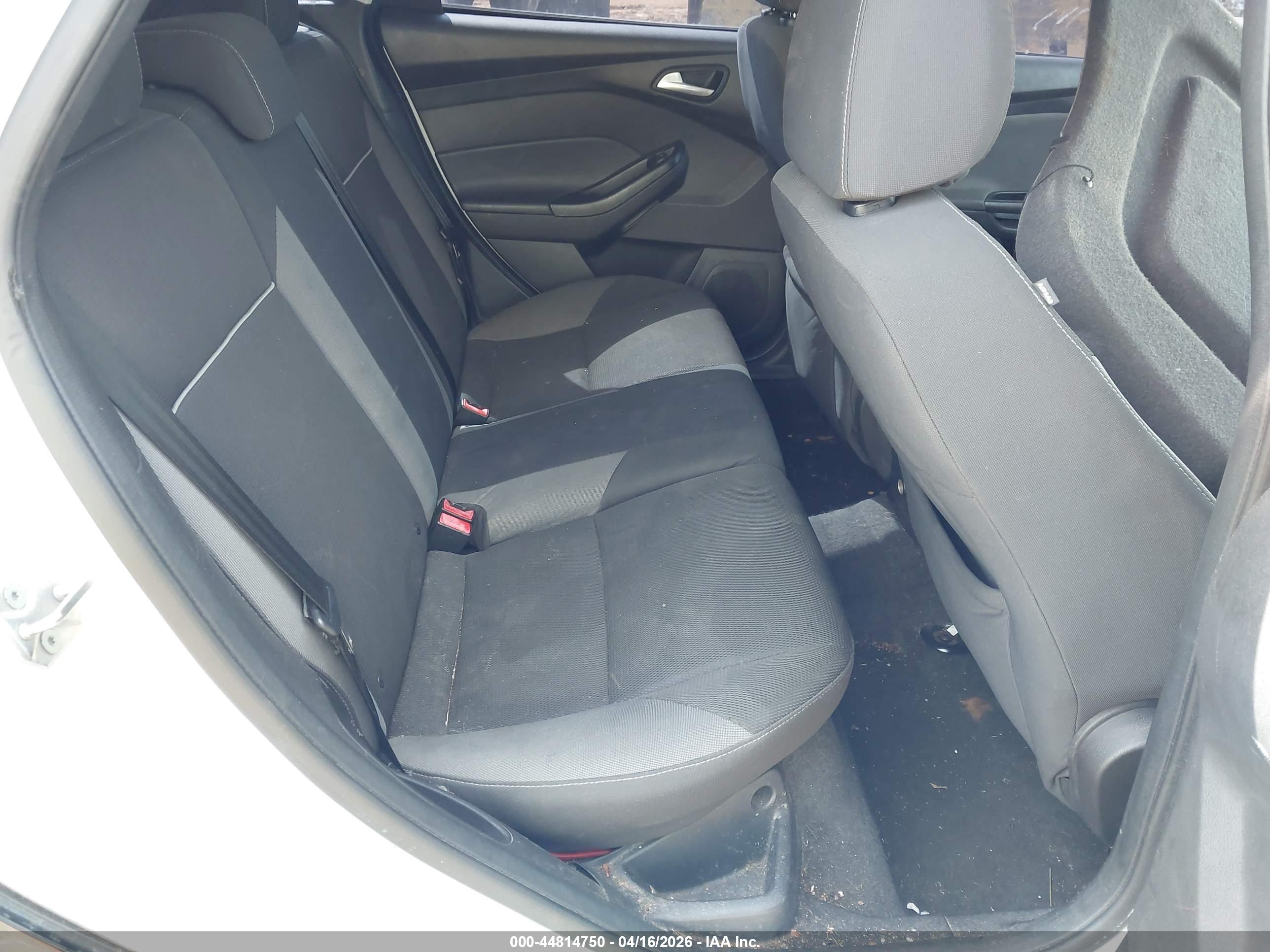 FORD FOCUS image 8
