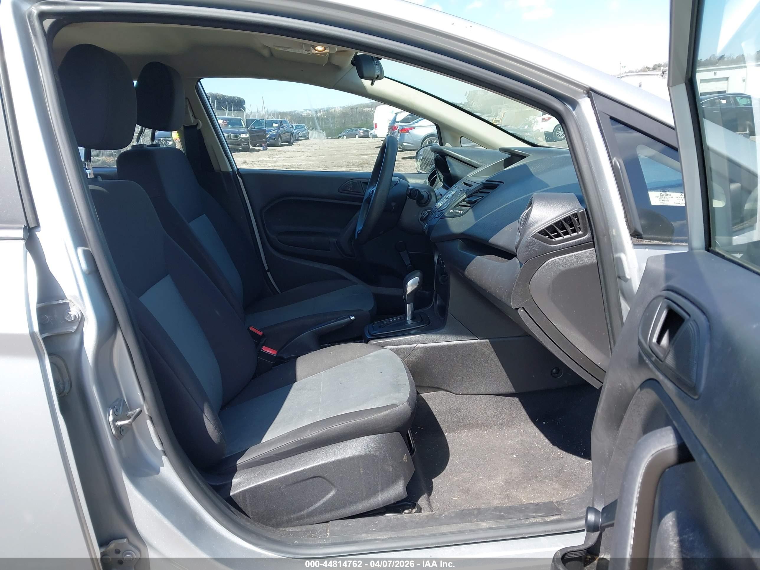 FORD FIESTA image 5