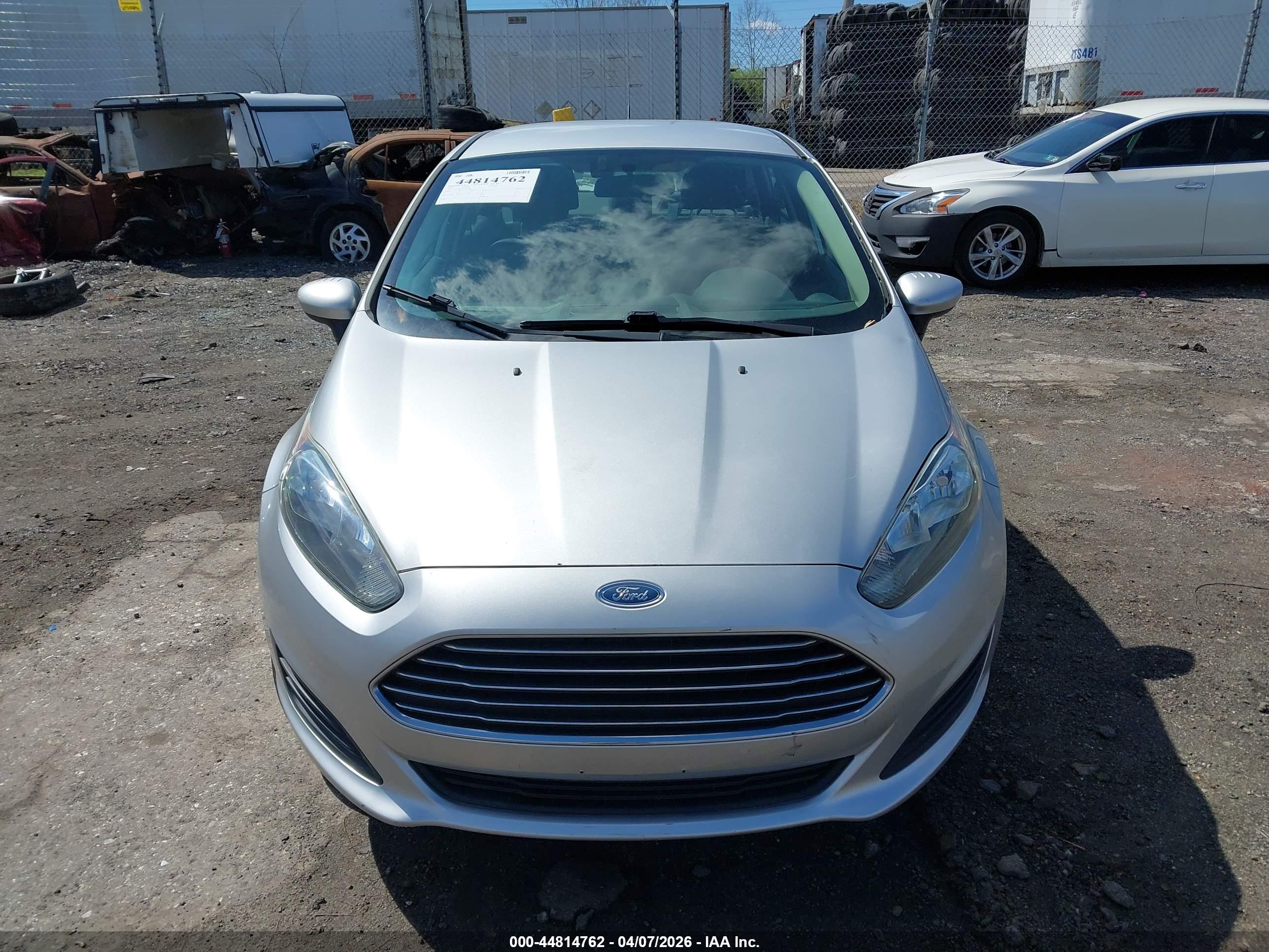 FORD FIESTA image 6