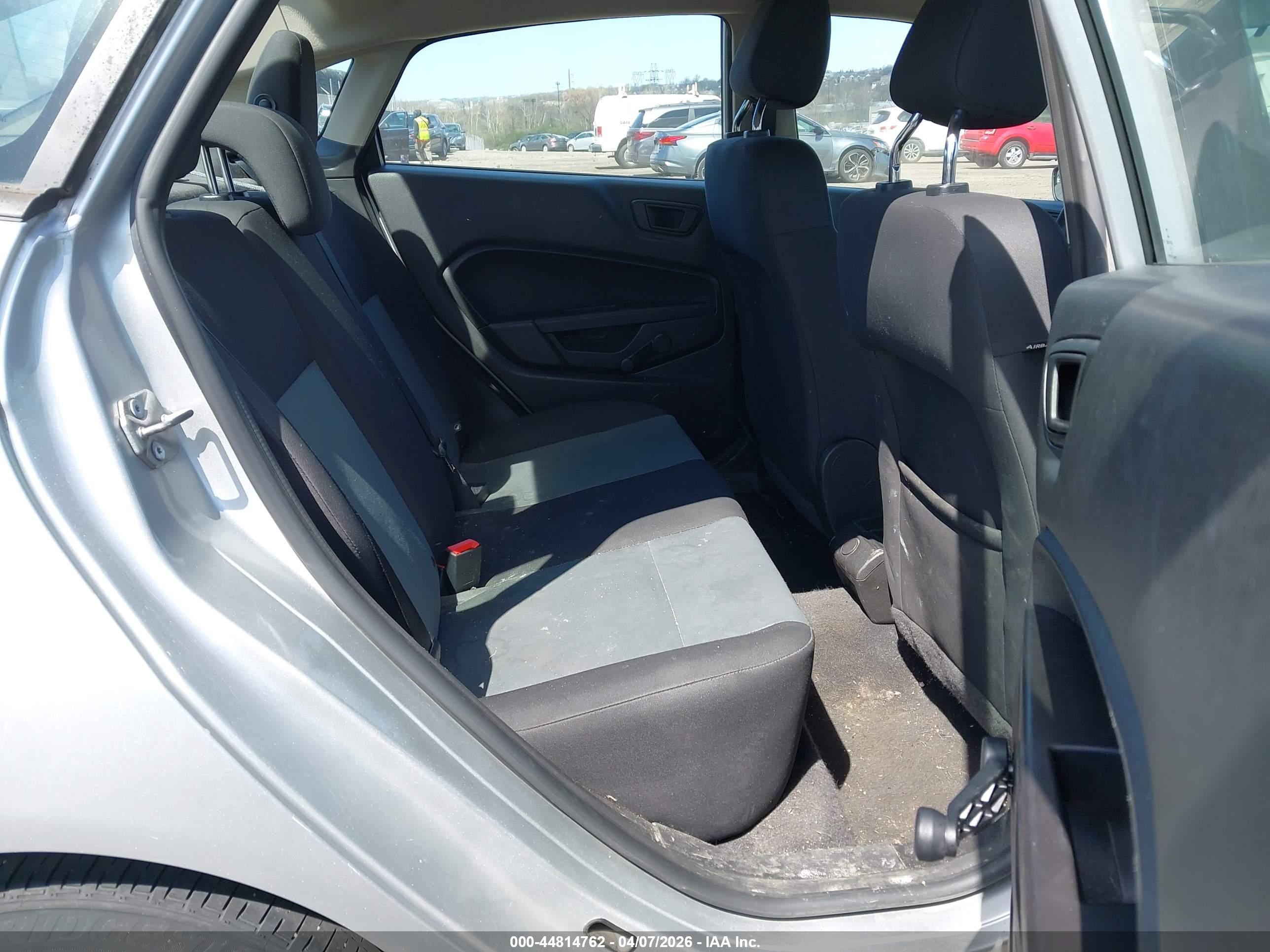 FORD FIESTA image 8