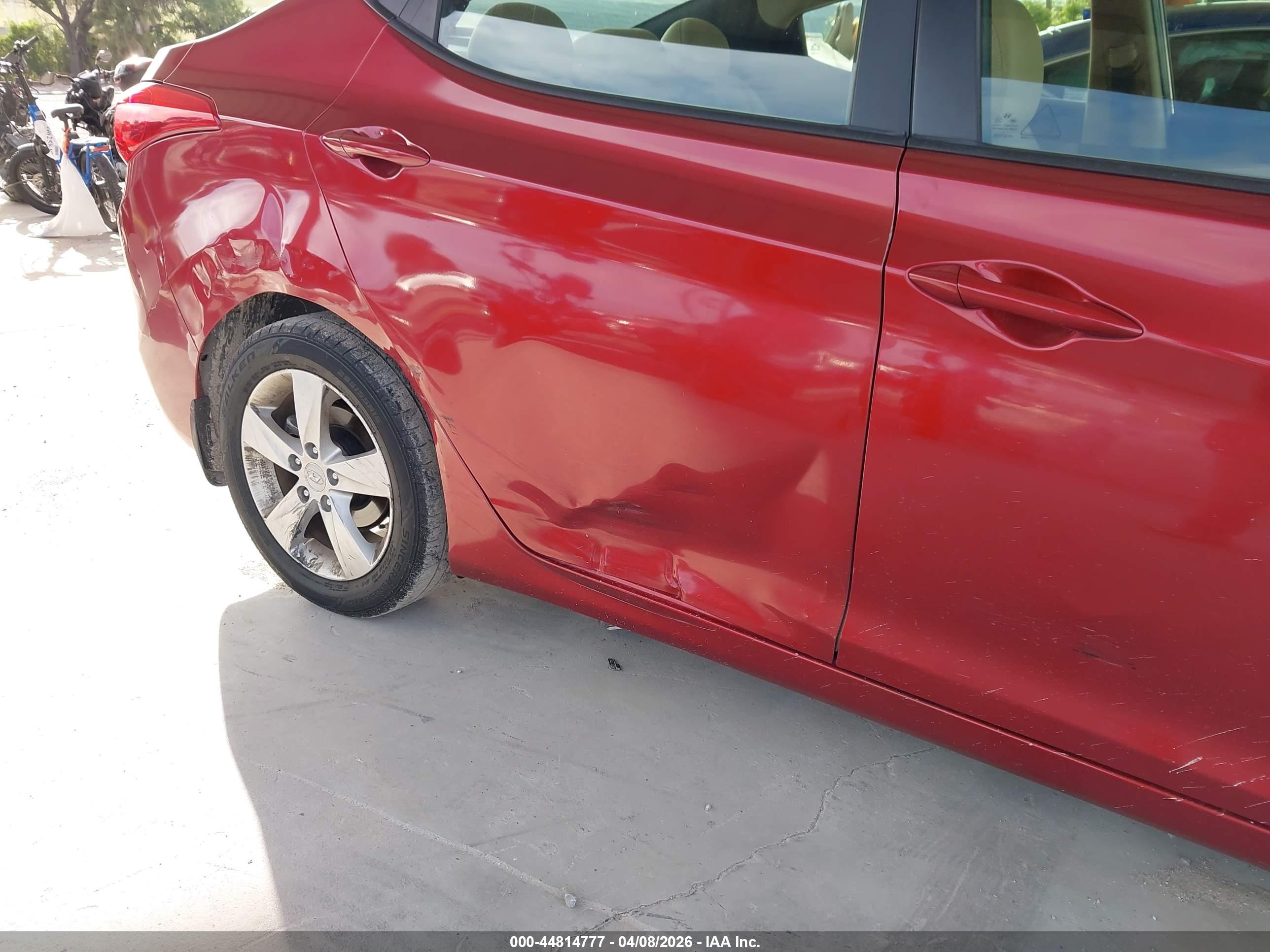 HYUNDAI ELANTRA image 6