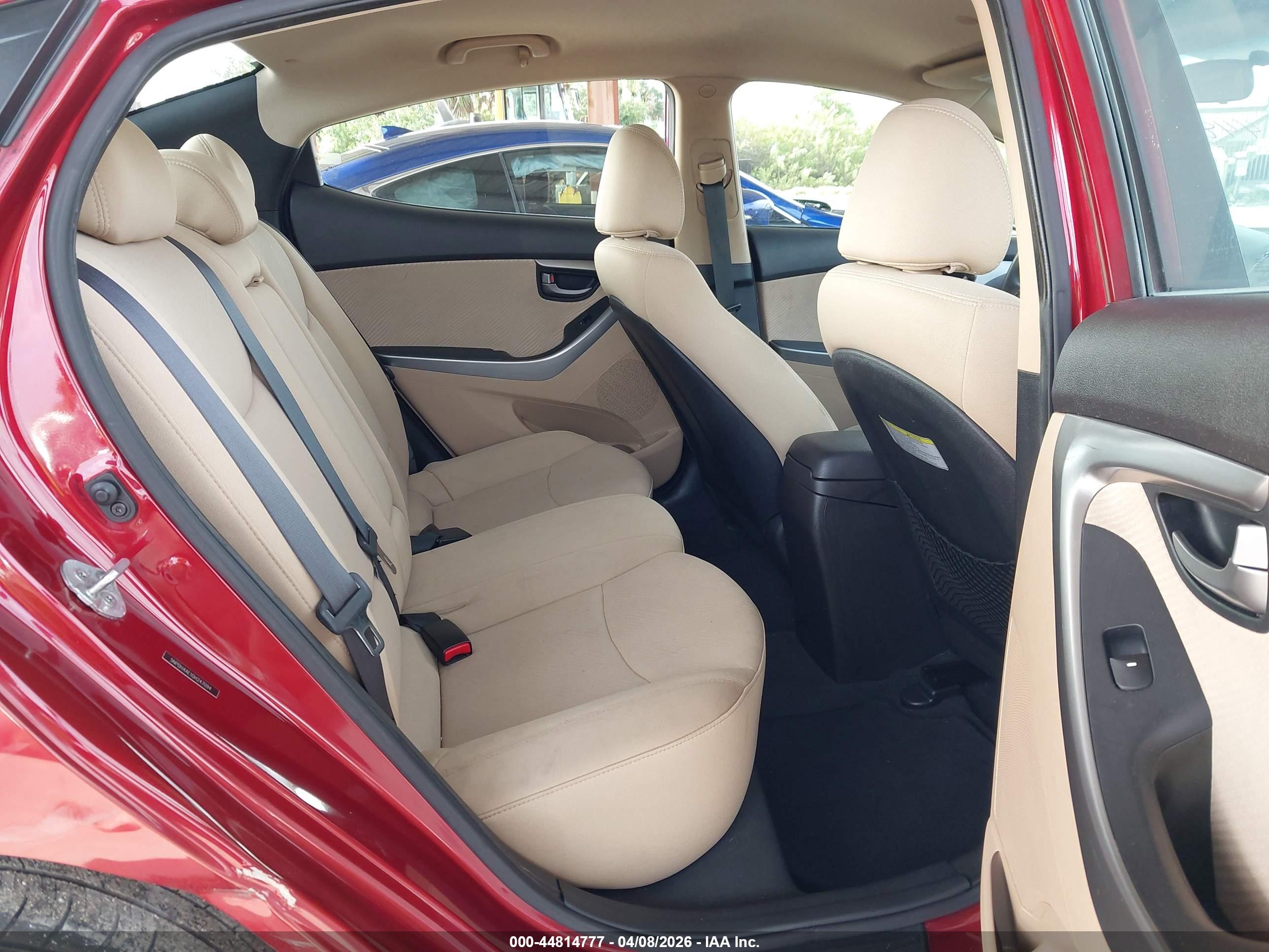 HYUNDAI ELANTRA image 8
