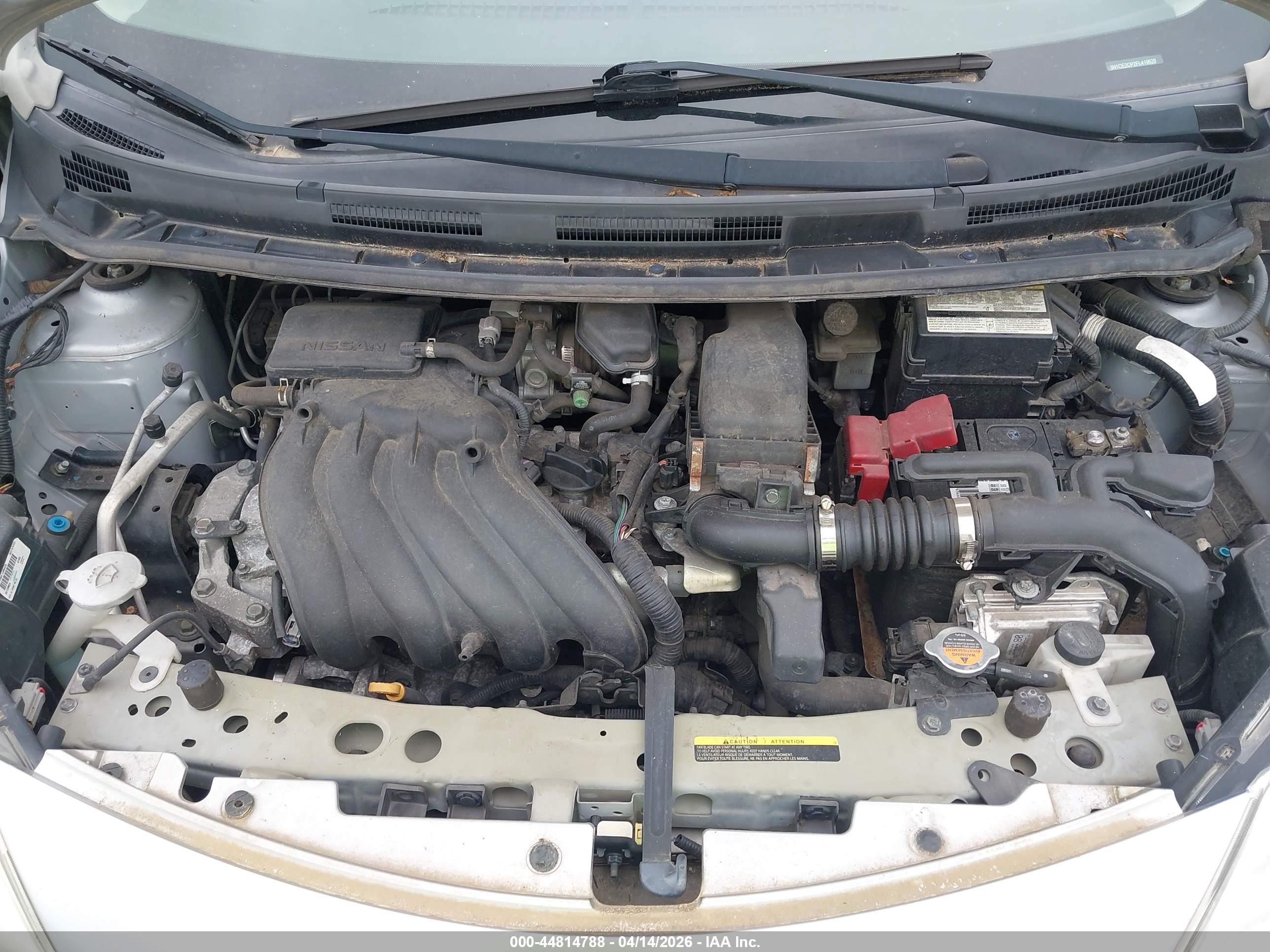 NISSAN VERSA image 10