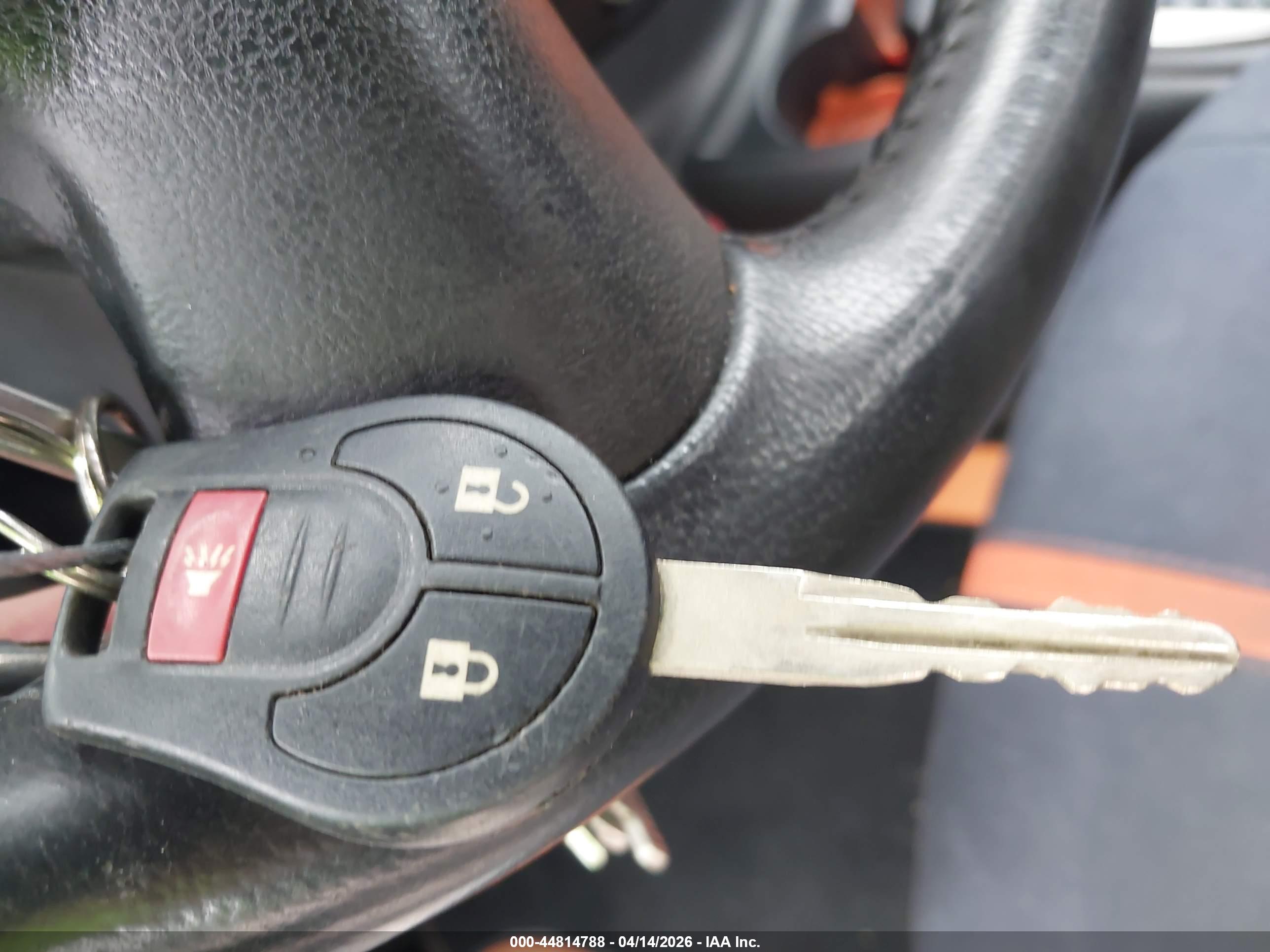 NISSAN VERSA image 11