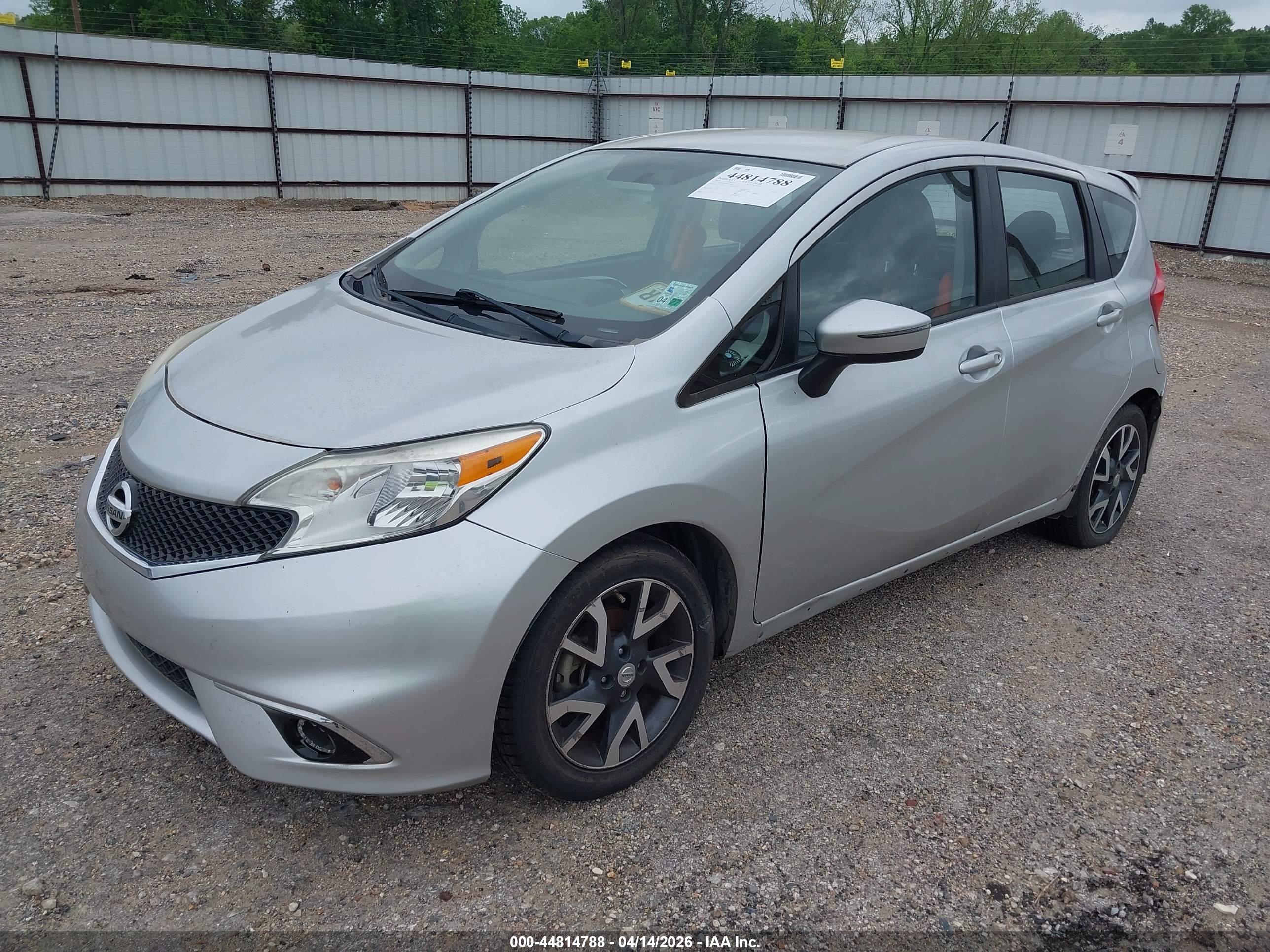 NISSAN VERSA image 2