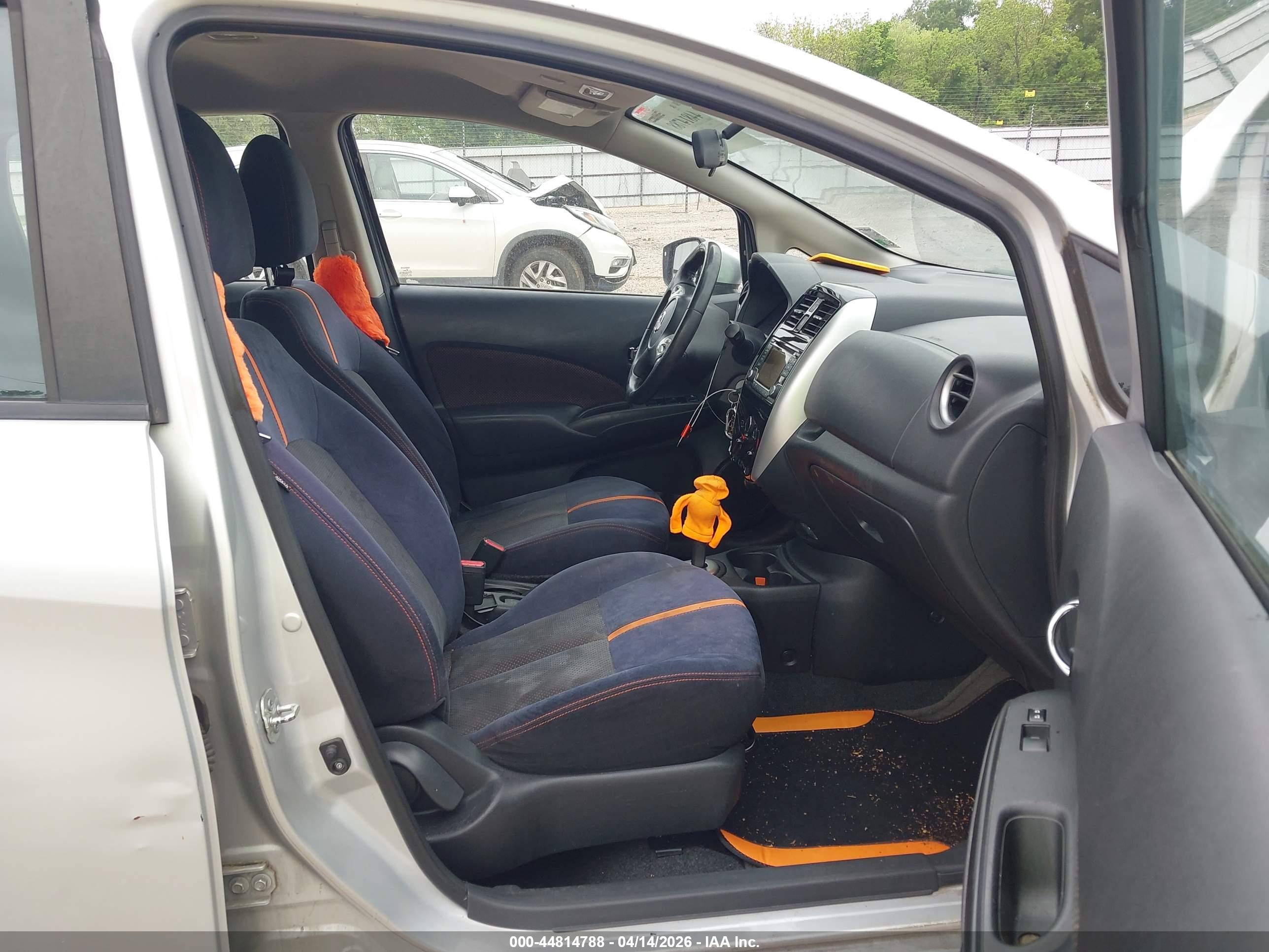 NISSAN VERSA image 5